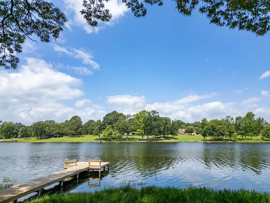 Single Family Residence For Sale in Wood County , 364 Private Road 6602, Mineola, Texas 75773, 4 Bedroom, 3 Bathroom, 2 Garage spaces, 2,428 Sqft, built in 1987, mls#21211854, Real Estate Agent in Mineola, Homes For Sale in Wood county, Homes For Sale in Mineola, Realtor in Mineola Texas, Real Estate Brokerage Independent Realty Texas, Luminita Cordes Realtor