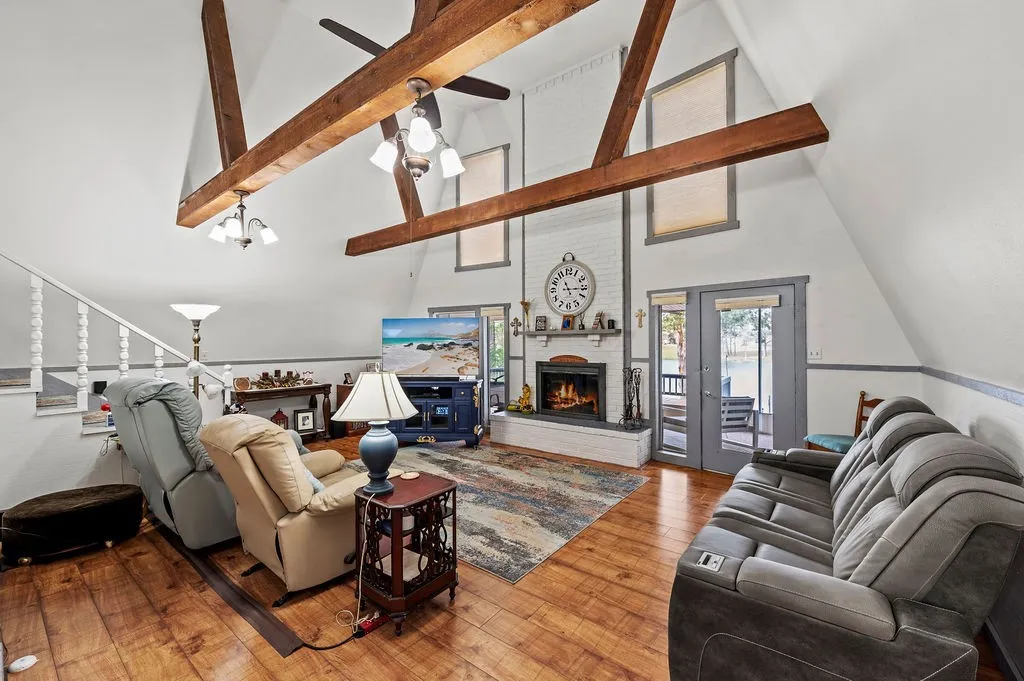 Single Family Residence For Sale in Wood County , 364 Private Road 6602, Mineola, Texas 75773, 4 Bedroom, 3 Bathroom, 2 Garage spaces, 2,428 Sqft, built in 1987, mls#21211854, Real Estate Agent in Mineola, Homes For Sale in Wood county, Homes For Sale in Mineola, Realtor in Mineola Texas, Real Estate Brokerage Independent Realty Texas, Luminita Cordes Realtor