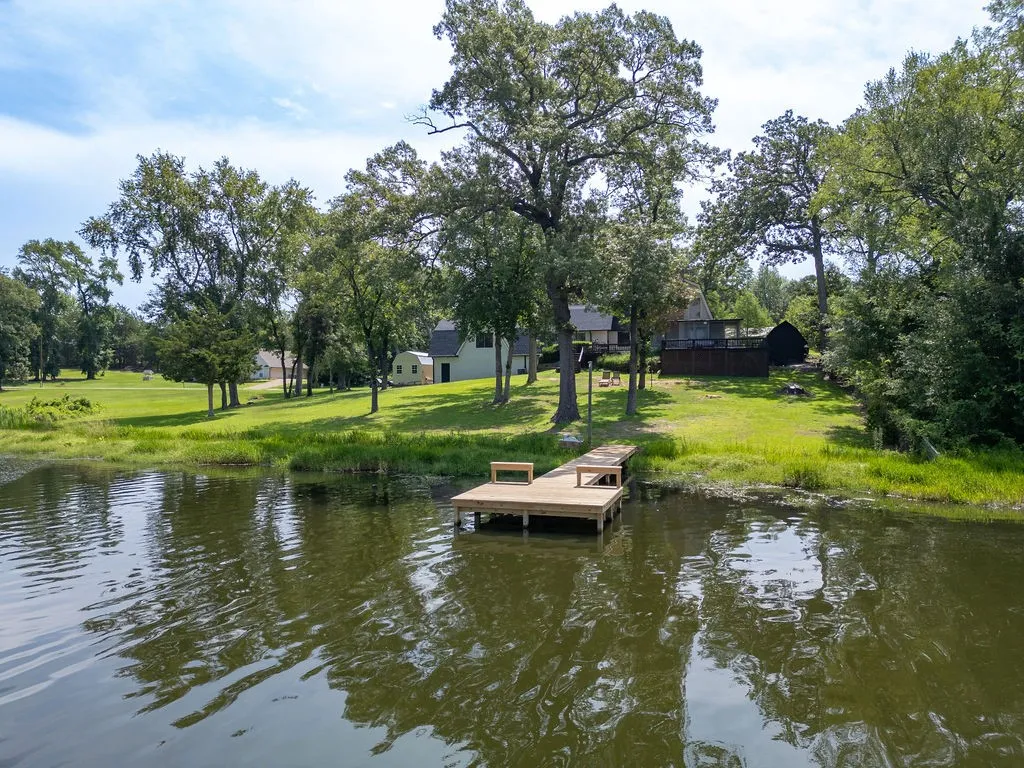 Single Family Residence For Sale in Wood County , 364 Private Road 6602, Mineola, Texas 75773, 4 Bedroom, 3 Bathroom, 2 Garage spaces, 2,428 Sqft, built in 1987, mls#21211854, Real Estate Agent in Mineola, Homes For Sale in Wood county, Homes For Sale in Mineola, Realtor in Mineola Texas, Real Estate Brokerage Independent Realty Texas, Luminita Cordes Realtor