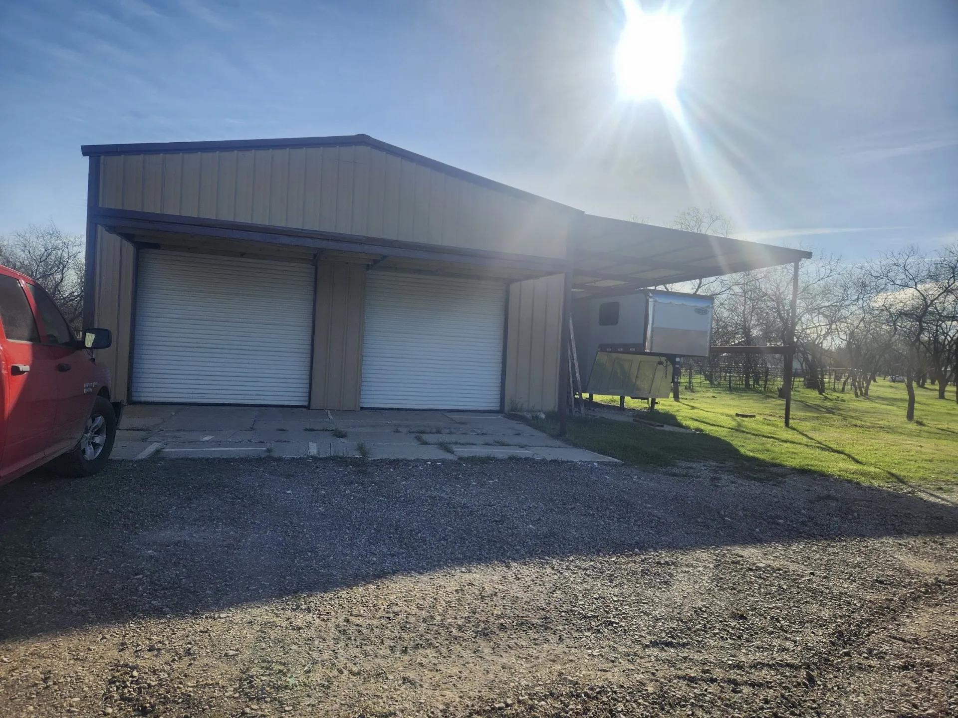 Single Family Residence For Sale in Grayson County , 261 Vickie Lane, Gunter, Texas 75058, 3 Bedroom, 4 Bathroom, 1 Garage spaces, 3,188 Sqft, built in 2015, Preowned, mls#21211496, Real Estate Agent in Gunter, Homes For Sale in Grayson county, Homes For Sale in Gunter, Realtor in Gunter Texas, Real Estate Brokerage Independent Realty Texas, Luminita Cordes Realtor