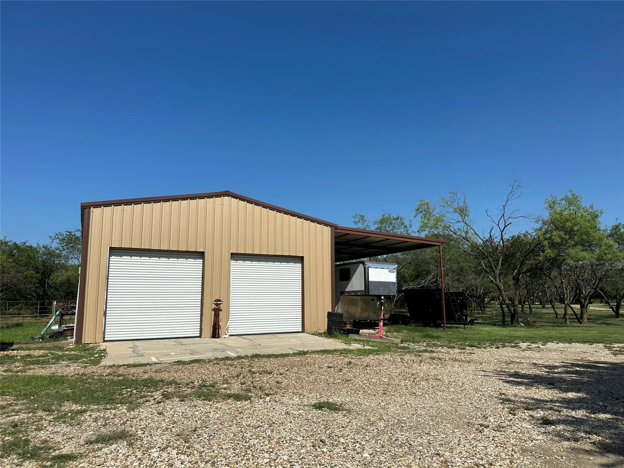Single Family Residence For Sale in Grayson County , 261 Vickie Lane, Gunter, Texas 75058, 3 Bedroom, 4 Bathroom, 1 Garage spaces, 3,188 Sqft, built in 2015, Preowned, mls#21211496, Real Estate Agent in Gunter, Homes For Sale in Grayson county, Homes For Sale in Gunter, Realtor in Gunter Texas, Real Estate Brokerage Independent Realty Texas, Luminita Cordes Realtor