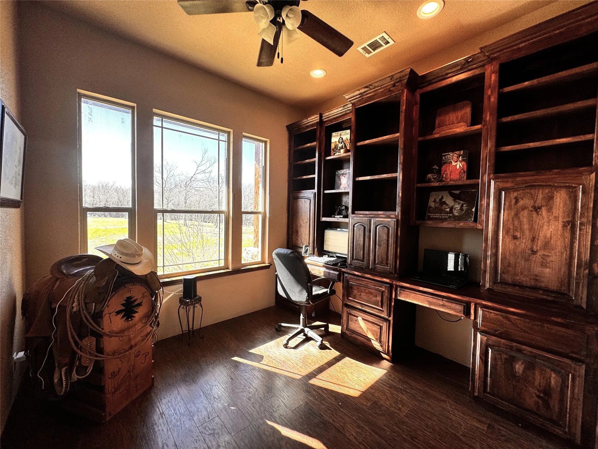 Single Family Residence For Sale in Grayson County , 261 Vickie Lane, Gunter, Texas 75058, 3 Bedroom, 4 Bathroom, 1 Garage spaces, 3,188 Sqft, built in 2015, Preowned, mls#21211496, Real Estate Agent in Gunter, Homes For Sale in Grayson county, Homes For Sale in Gunter, Realtor in Gunter Texas, Real Estate Brokerage Independent Realty Texas, Luminita Cordes Realtor