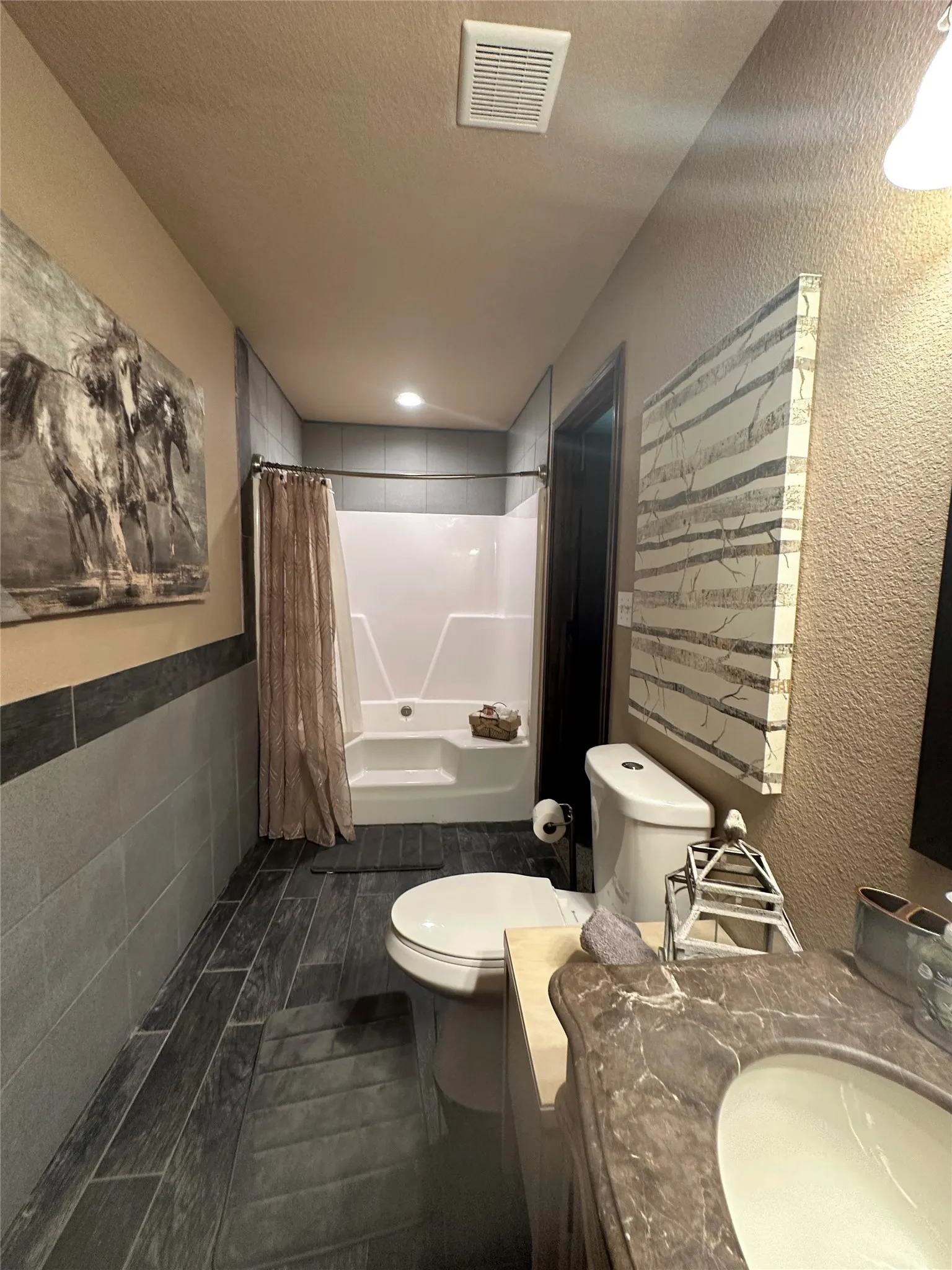 Single Family Residence For Sale in Grayson County , 261 Vickie Lane, Gunter, Texas 75058, 3 Bedroom, 4 Bathroom, 1 Garage spaces, 3,188 Sqft, built in 2015, Preowned, mls#21211496, Real Estate Agent in Gunter, Homes For Sale in Grayson county, Homes For Sale in Gunter, Realtor in Gunter Texas, Real Estate Brokerage Independent Realty Texas, Luminita Cordes Realtor