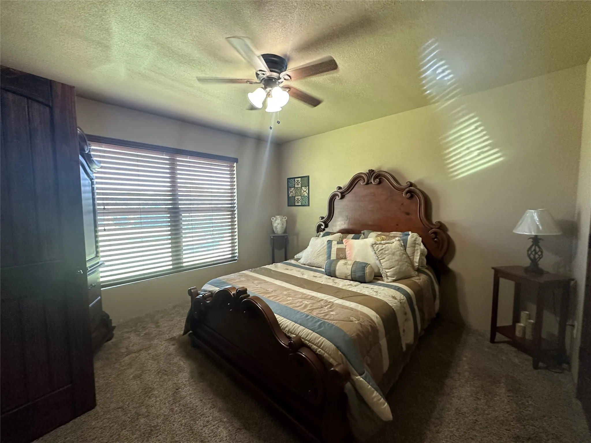 Single Family Residence For Sale in Grayson County , 261 Vickie Lane, Gunter, Texas 75058, 3 Bedroom, 4 Bathroom, 1 Garage spaces, 3,188 Sqft, built in 2015, Preowned, mls#21211496, Real Estate Agent in Gunter, Homes For Sale in Grayson county, Homes For Sale in Gunter, Realtor in Gunter Texas, Real Estate Brokerage Independent Realty Texas, Luminita Cordes Realtor