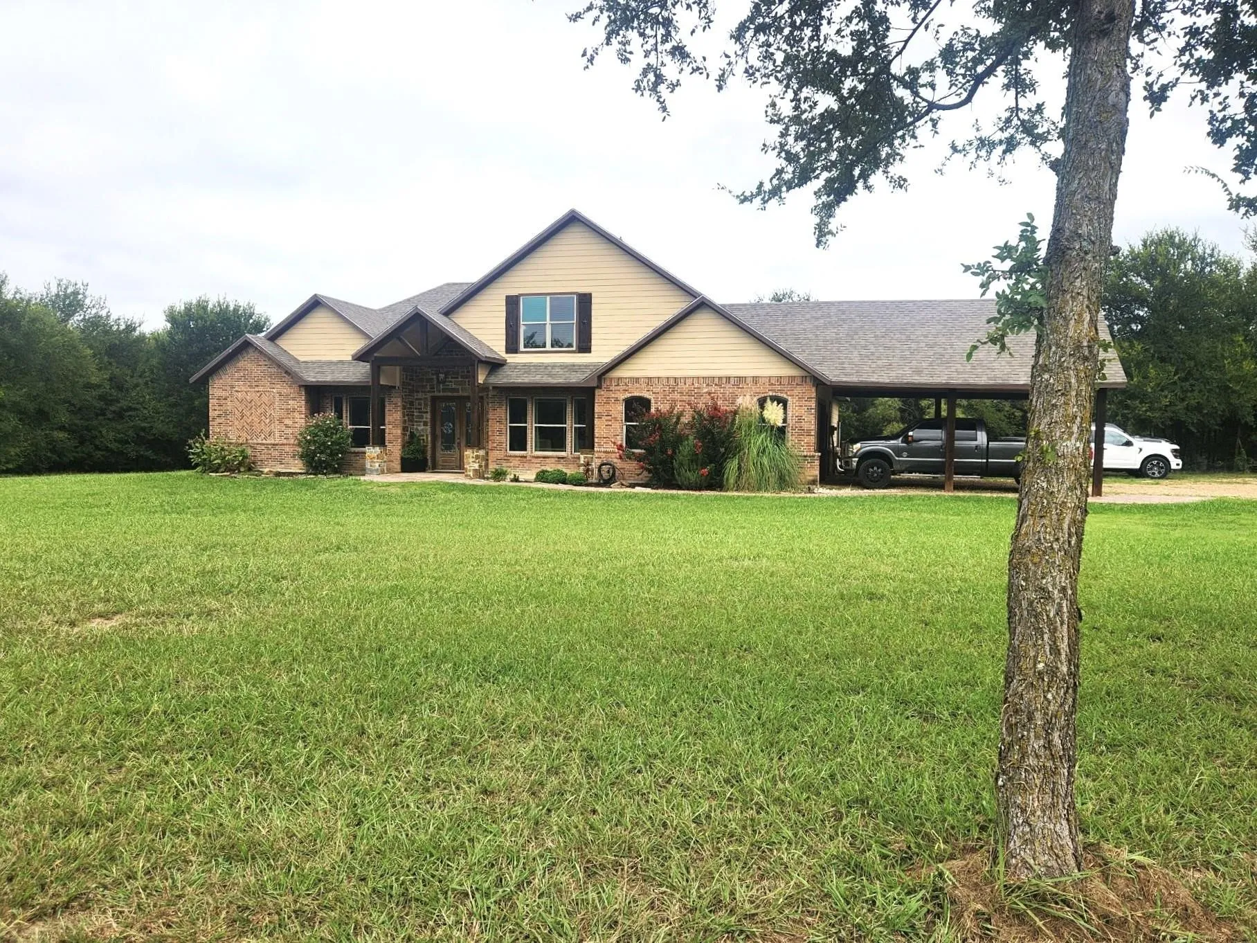 Single Family Residence For Sale in Grayson County , 261 Vickie Lane, Gunter, Texas 75058, 3 Bedroom, 4 Bathroom, 1 Garage spaces, 3,188 Sqft, built in 2015, Preowned, mls#21211496, Real Estate Agent in Gunter, Homes For Sale in Grayson county, Homes For Sale in Gunter, Realtor in Gunter Texas, Real Estate Brokerage Independent Realty Texas, Luminita Cordes Realtor