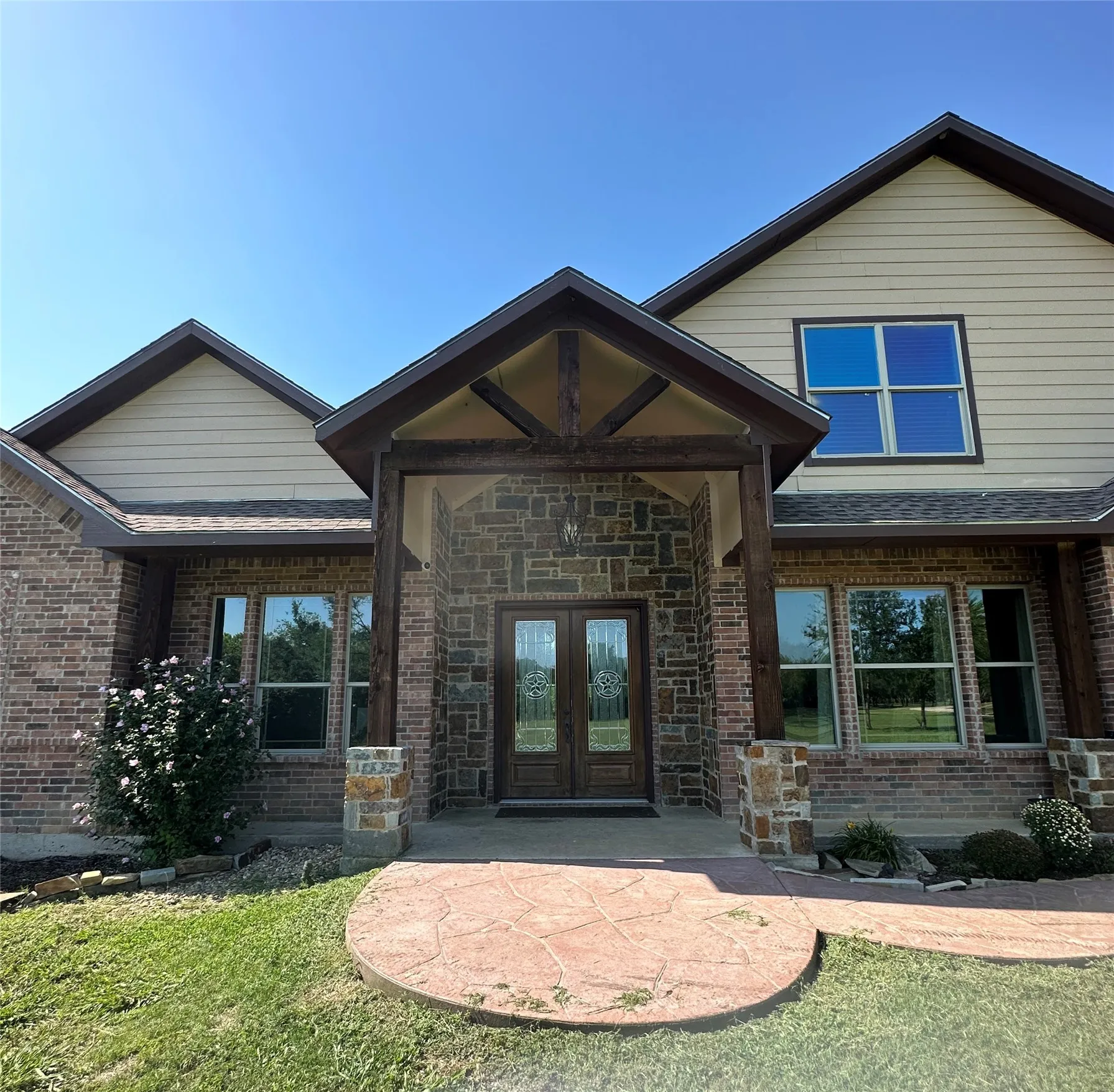 Single Family Residence For Sale in Grayson County , 261 Vickie Lane, Gunter, Texas 75058, 3 Bedroom, 4 Bathroom, 1 Garage spaces, 3,188 Sqft, built in 2015, Preowned, mls#21211496, Real Estate Agent in Gunter, Homes For Sale in Grayson county, Homes For Sale in Gunter, Realtor in Gunter Texas, Real Estate Brokerage Independent Realty Texas, Luminita Cordes Realtor
