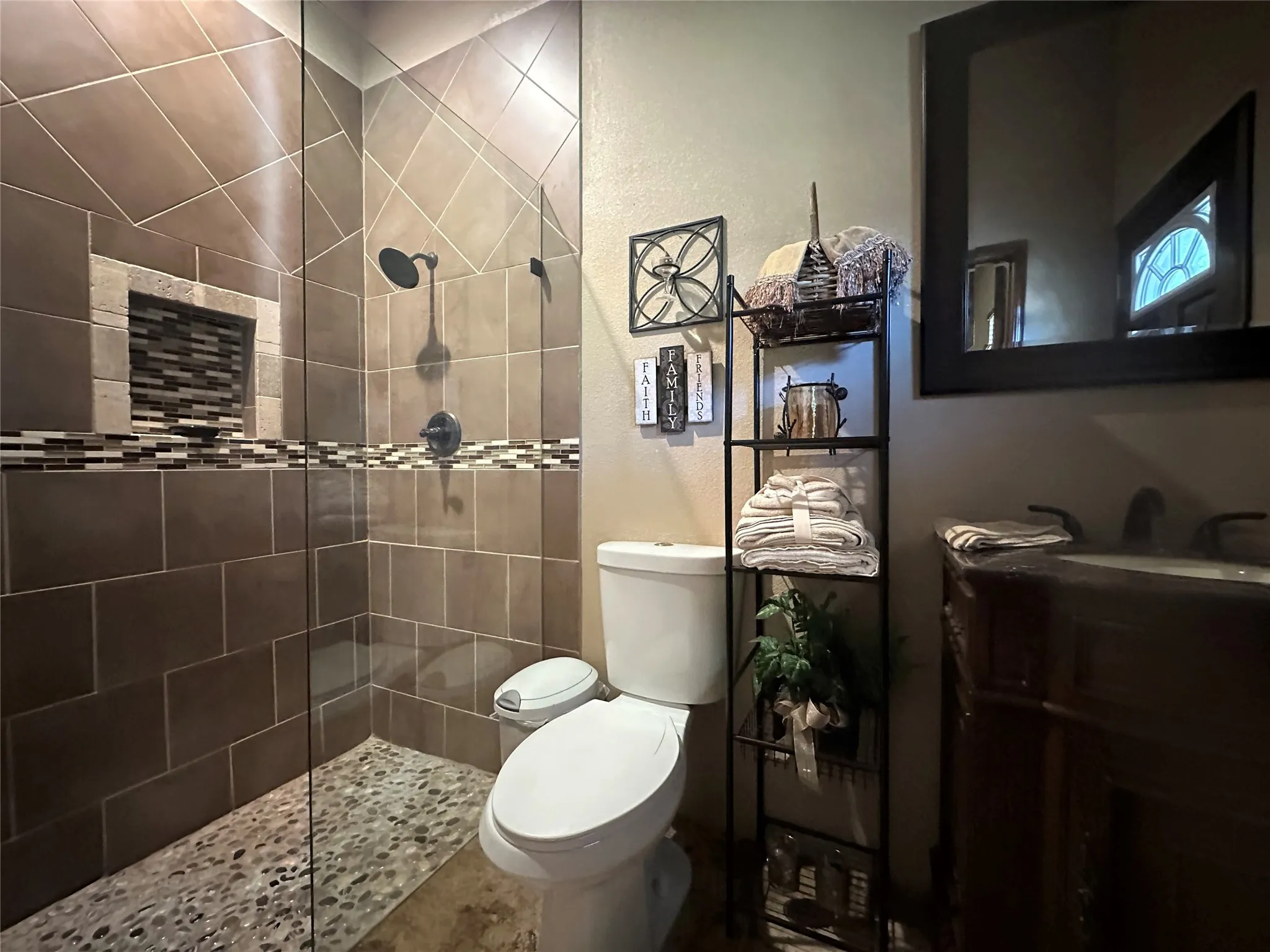 Single Family Residence For Sale in Grayson County , 261 Vickie Lane, Gunter, Texas 75058, 3 Bedroom, 4 Bathroom, 1 Garage spaces, 3,188 Sqft, built in 2015, Preowned, mls#21211496, Real Estate Agent in Gunter, Homes For Sale in Grayson county, Homes For Sale in Gunter, Realtor in Gunter Texas, Real Estate Brokerage Independent Realty Texas, Luminita Cordes Realtor