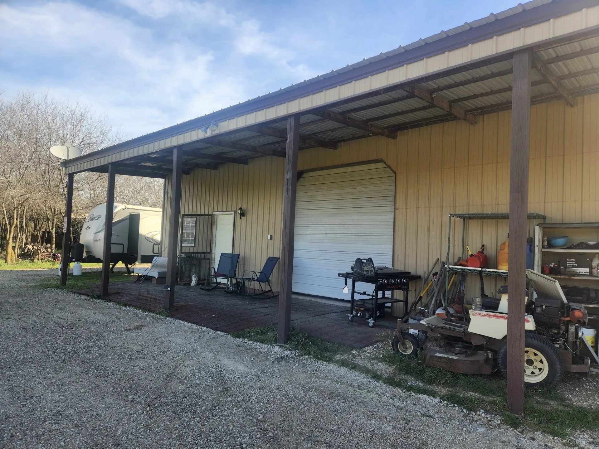 Single Family Residence For Sale in Grayson County , 261 Vickie Lane, Gunter, Texas 75058, 3 Bedroom, 4 Bathroom, 1 Garage spaces, 3,188 Sqft, built in 2015, Preowned, mls#21211496, Real Estate Agent in Gunter, Homes For Sale in Grayson county, Homes For Sale in Gunter, Realtor in Gunter Texas, Real Estate Brokerage Independent Realty Texas, Luminita Cordes Realtor
