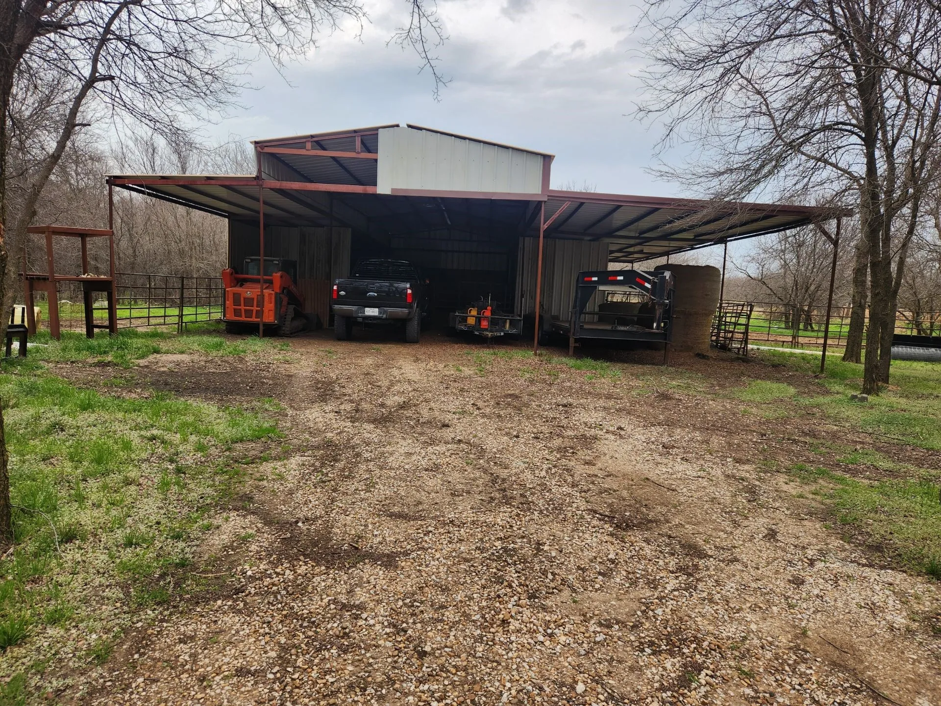 Single Family Residence For Sale in Grayson County , 261 Vickie Lane, Gunter, Texas 75058, 3 Bedroom, 4 Bathroom, 1 Garage spaces, 3,188 Sqft, built in 2015, Preowned, mls#21211496, Real Estate Agent in Gunter, Homes For Sale in Grayson county, Homes For Sale in Gunter, Realtor in Gunter Texas, Real Estate Brokerage Independent Realty Texas, Luminita Cordes Realtor