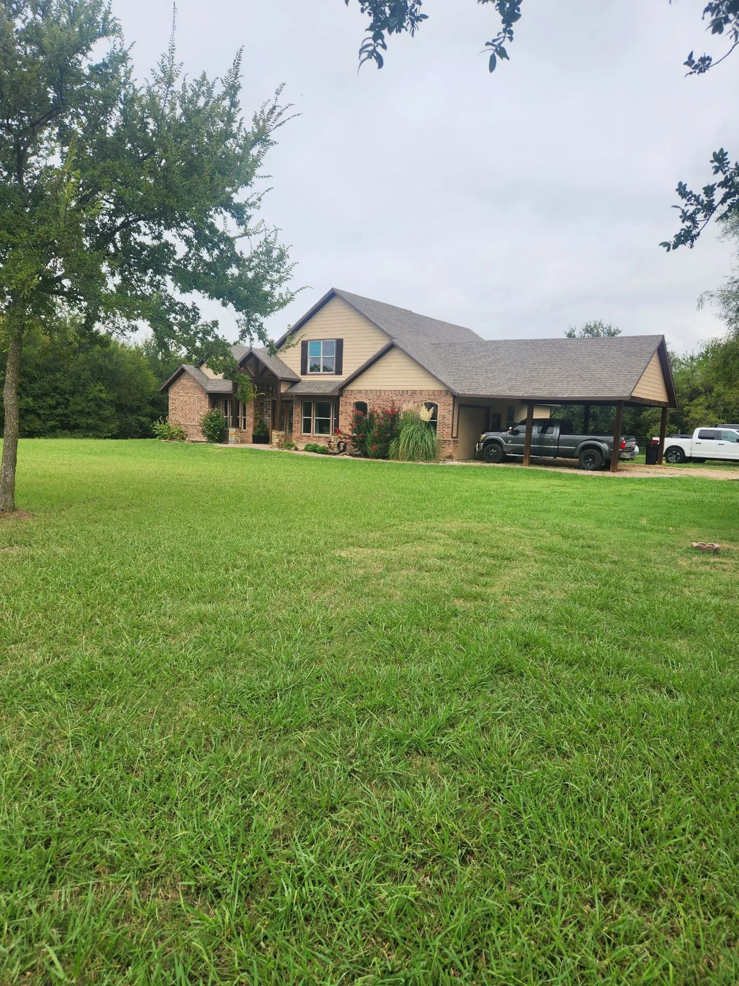 Single Family Residence For Sale in Grayson County , 261 Vickie Lane, Gunter, Texas 75058, 3 Bedroom, 4 Bathroom, 1 Garage spaces, 3,188 Sqft, built in 2015, Preowned, mls#21211496, Real Estate Agent in Gunter, Homes For Sale in Grayson county, Homes For Sale in Gunter, Realtor in Gunter Texas, Real Estate Brokerage Independent Realty Texas, Luminita Cordes Realtor