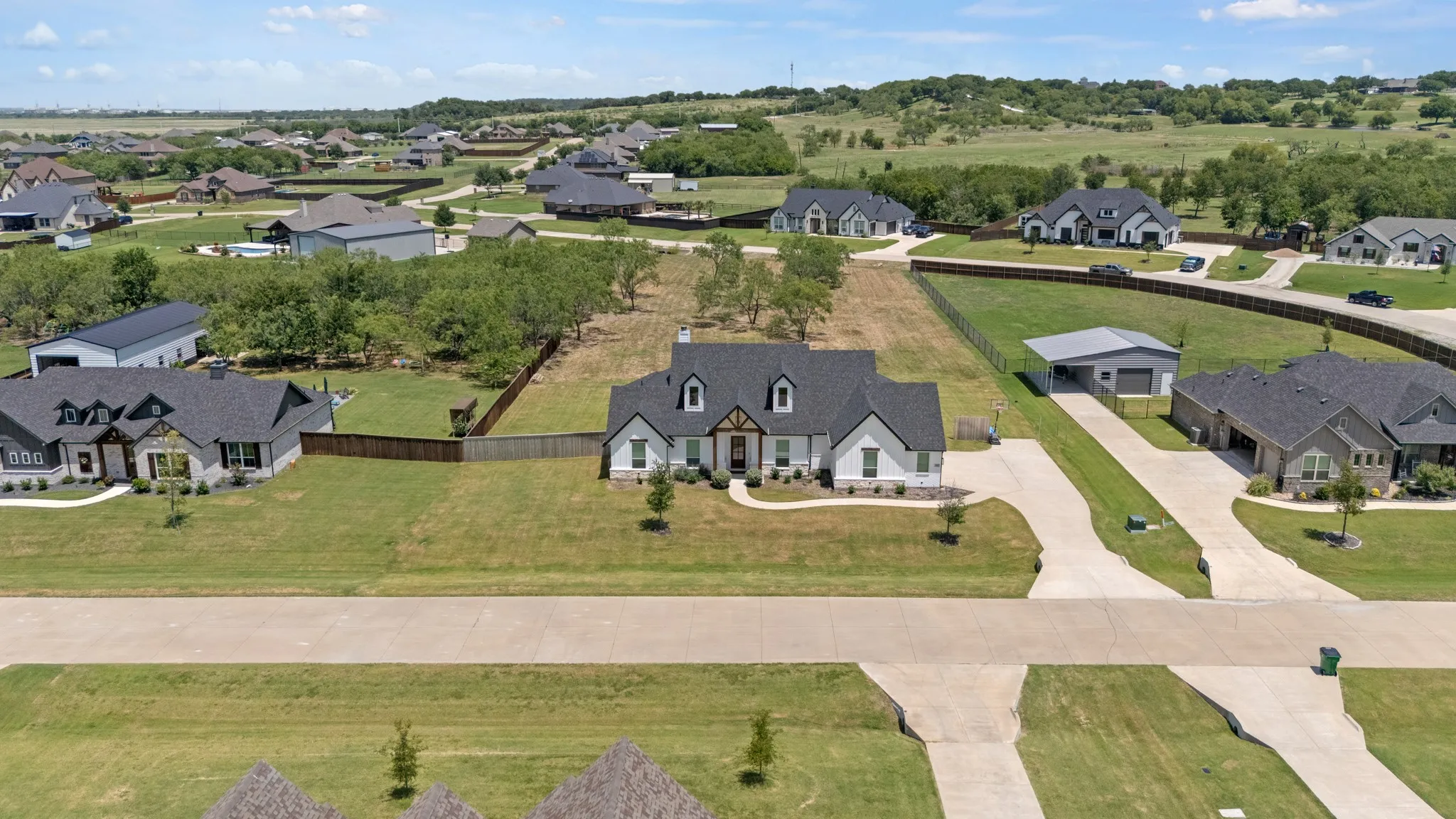 Single Family Residence For Sale in Ellis County , 3121 Katrina Run, Midlothian, Texas 76065, 5 Bedroom, 3 Bathroom, 3 Garage spaces, 2,856 Sqft, built in 2024, Preowned, mls#21211834, Real Estate Agent in Midlothian, Homes For Sale in Ellis county, Homes For Sale in Midlothian, Realtor in Midlothian Texas, Real Estate Brokerage Independent Realty Texas, Luminita Cordes Realtor