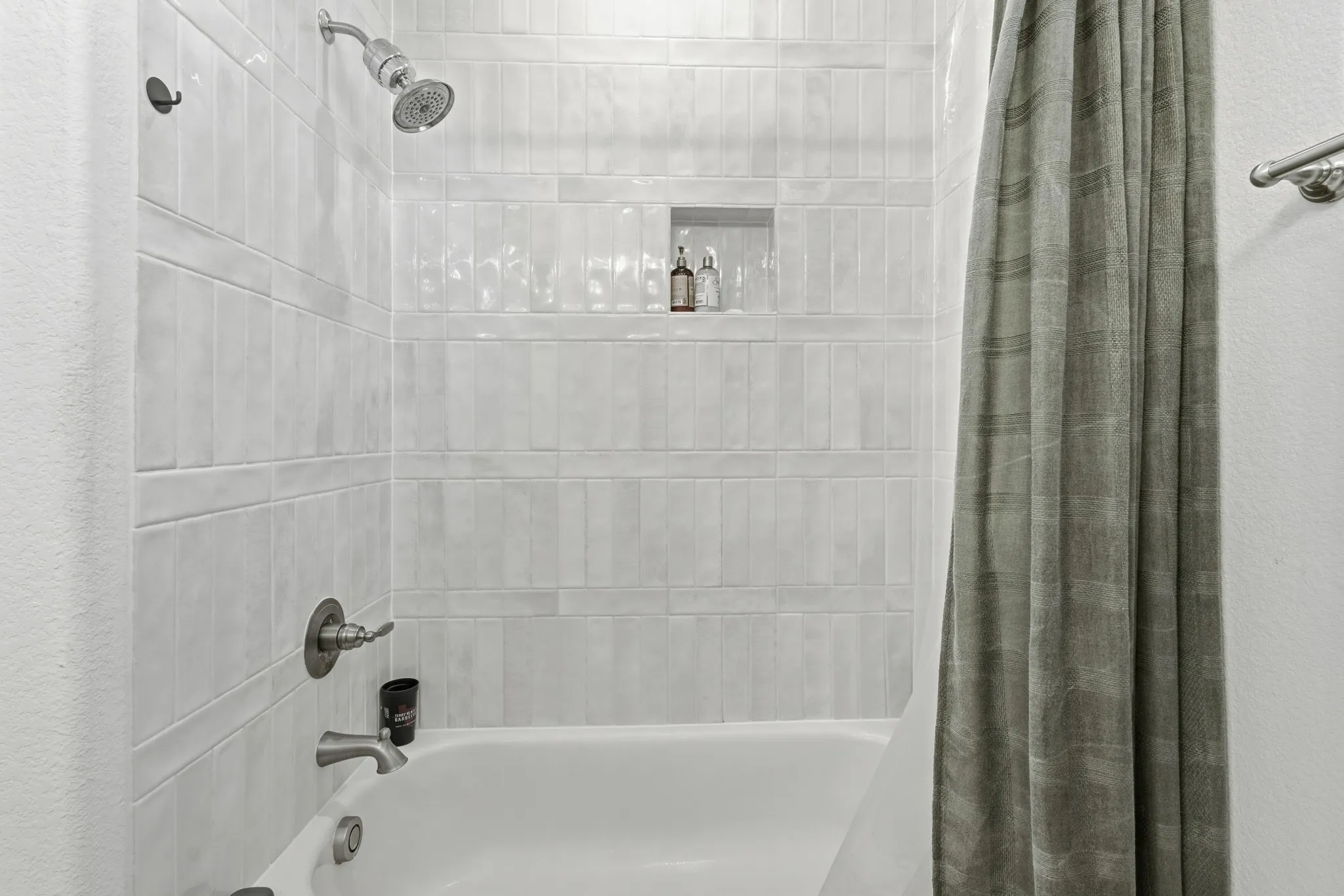 Single Family Residence For Sale in Ellis County , 3121 Katrina Run, Midlothian, Texas 76065, 5 Bedroom, 3 Bathroom, 3 Garage spaces, 2,856 Sqft, built in 2024, Preowned, mls#21211834, Real Estate Agent in Midlothian, Homes For Sale in Ellis county, Homes For Sale in Midlothian, Realtor in Midlothian Texas, Real Estate Brokerage Independent Realty Texas, Luminita Cordes Realtor