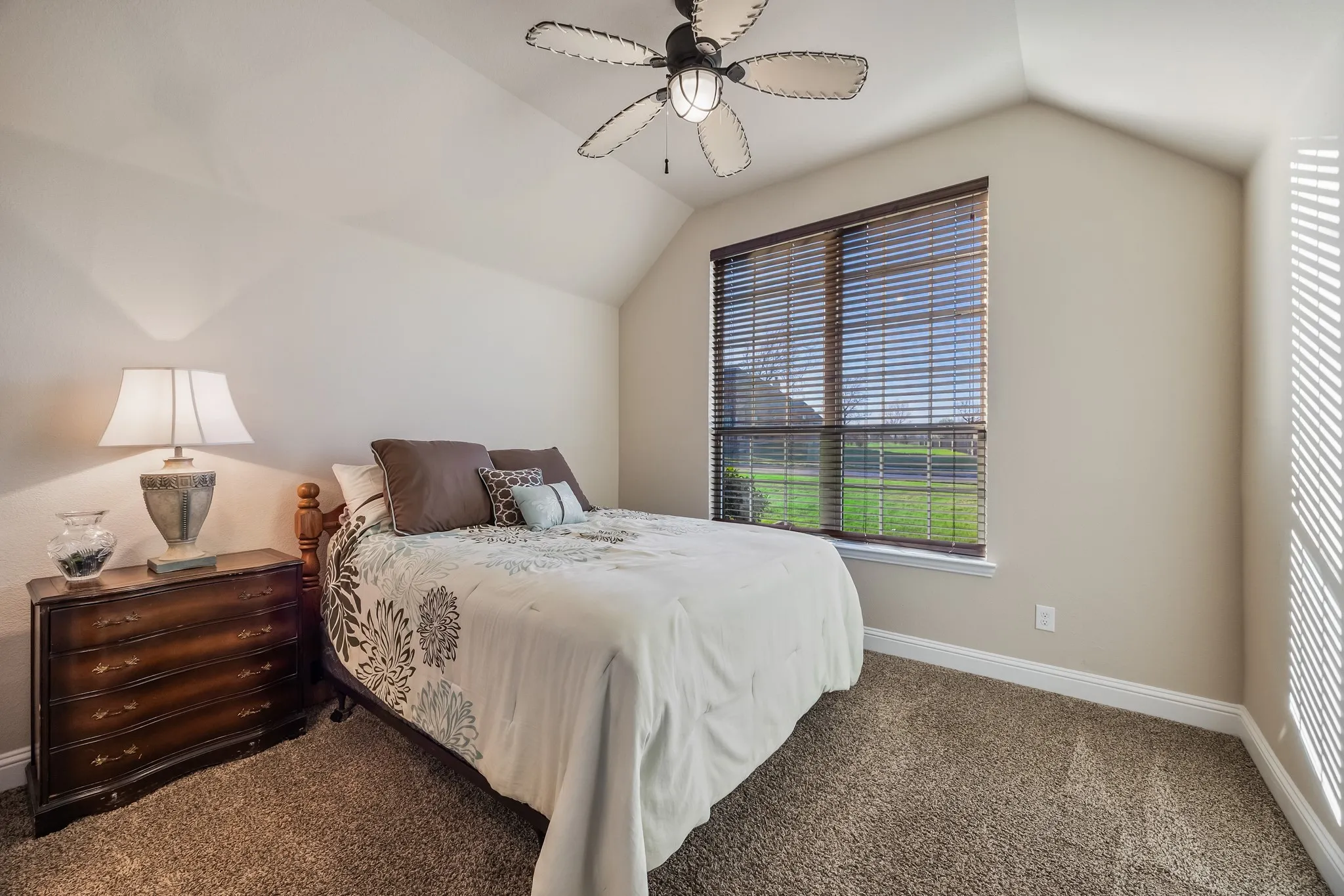Single Family Residence For Sale in Rockwall County , 721 Kensington Drive, Mclendon Chisholm, Texas 75032, 4 Bedroom, 4 Bathroom, 3 Garage spaces, 3,947 Sqft, built in 2014, mls#21210412, Real Estate Agent in Mclendon Chisholm, Homes For Sale in Rockwall county, Homes For Sale in Mclendon Chisholm, Realtor in Mclendon Chisholm Texas, Real Estate Brokerage Independent Realty Texas, Luminita Cordes Realtor