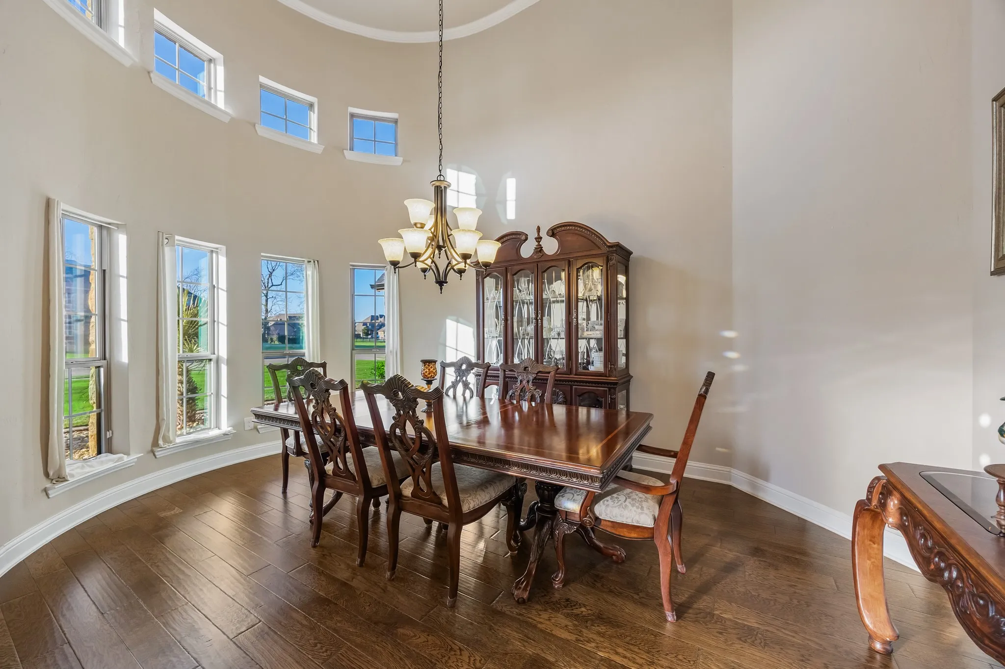 Single Family Residence For Sale in Rockwall County , 721 Kensington Drive, Mclendon Chisholm, Texas 75032, 4 Bedroom, 4 Bathroom, 3 Garage spaces, 3,947 Sqft, built in 2014, mls#21210412, Real Estate Agent in Mclendon Chisholm, Homes For Sale in Rockwall county, Homes For Sale in Mclendon Chisholm, Realtor in Mclendon Chisholm Texas, Real Estate Brokerage Independent Realty Texas, Luminita Cordes Realtor