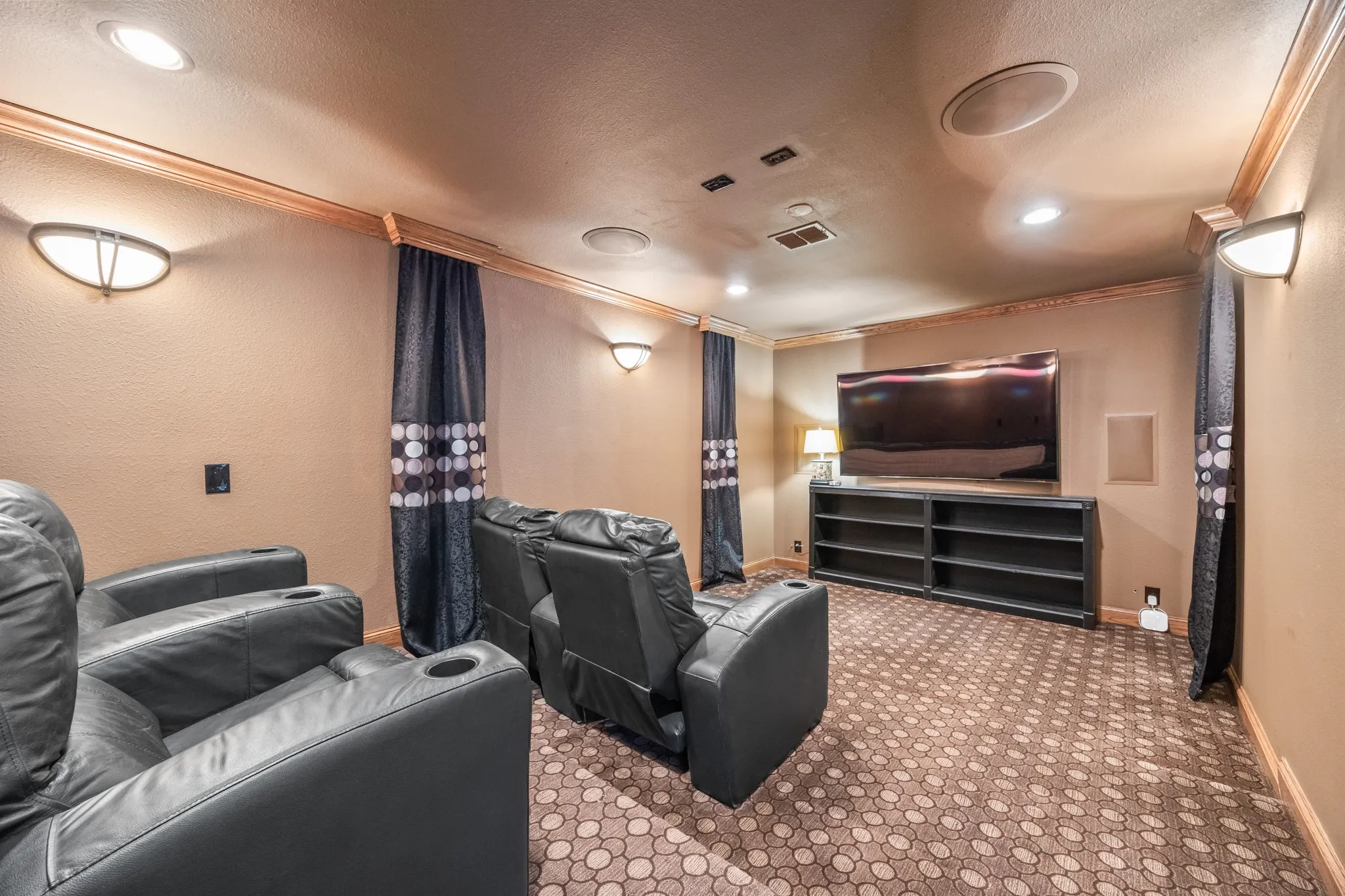 Single Family Residence For Sale in Rockwall County , 721 Kensington Drive, Mclendon Chisholm, Texas 75032, 4 Bedroom, 4 Bathroom, 3 Garage spaces, 3,947 Sqft, built in 2014, mls#21210412, Real Estate Agent in Mclendon Chisholm, Homes For Sale in Rockwall county, Homes For Sale in Mclendon Chisholm, Realtor in Mclendon Chisholm Texas, Real Estate Brokerage Independent Realty Texas, Luminita Cordes Realtor