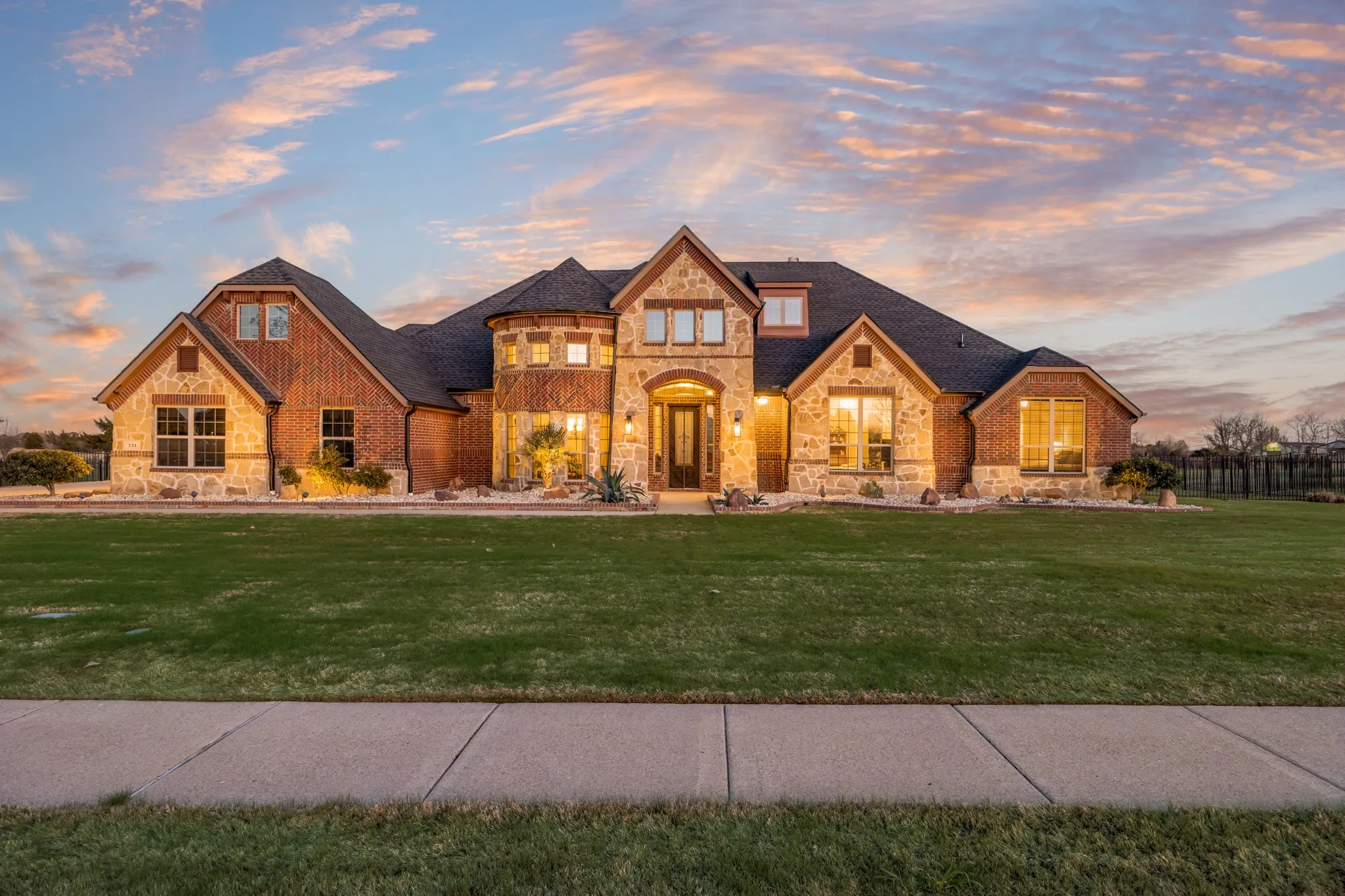 Single Family Residence For Sale in Rockwall County , 721 Kensington Drive, Mclendon Chisholm, Texas 75032, 4 Bedroom, 4 Bathroom, 3 Garage spaces, 3,947 Sqft, built in 2014, mls#21210412, Real Estate Agent in Mclendon Chisholm, Homes For Sale in Rockwall county, Homes For Sale in Mclendon Chisholm, Realtor in Mclendon Chisholm Texas, Real Estate Brokerage Independent Realty Texas, Luminita Cordes Realtor