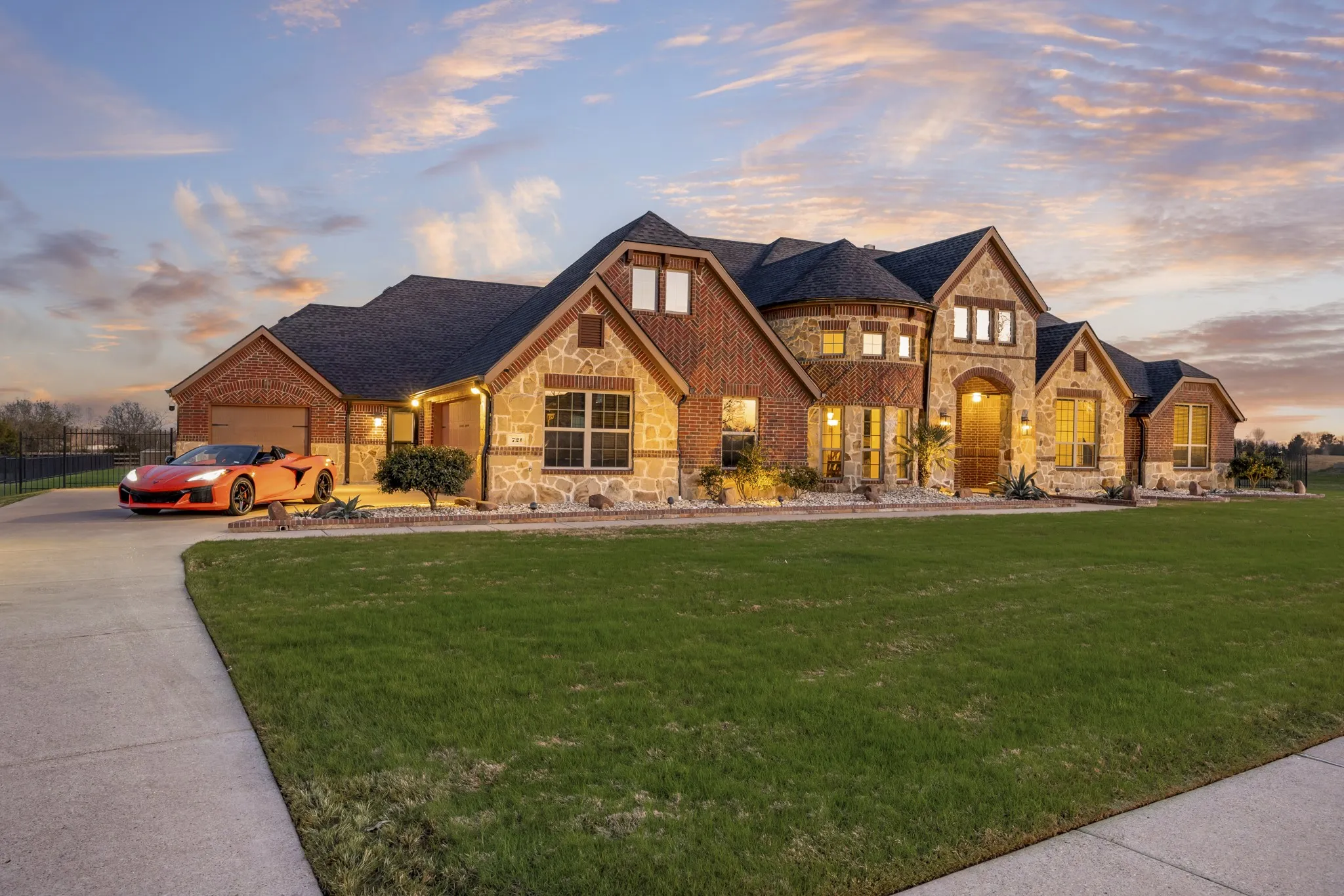 Single Family Residence For Sale in Rockwall County , 721 Kensington Drive, Mclendon Chisholm, Texas 75032, 4 Bedroom, 4 Bathroom, 3 Garage spaces, 3,947 Sqft, built in 2014, mls#21210412, Real Estate Agent in Mclendon Chisholm, Homes For Sale in Rockwall county, Homes For Sale in Mclendon Chisholm, Realtor in Mclendon Chisholm Texas, Real Estate Brokerage Independent Realty Texas, Luminita Cordes Realtor
