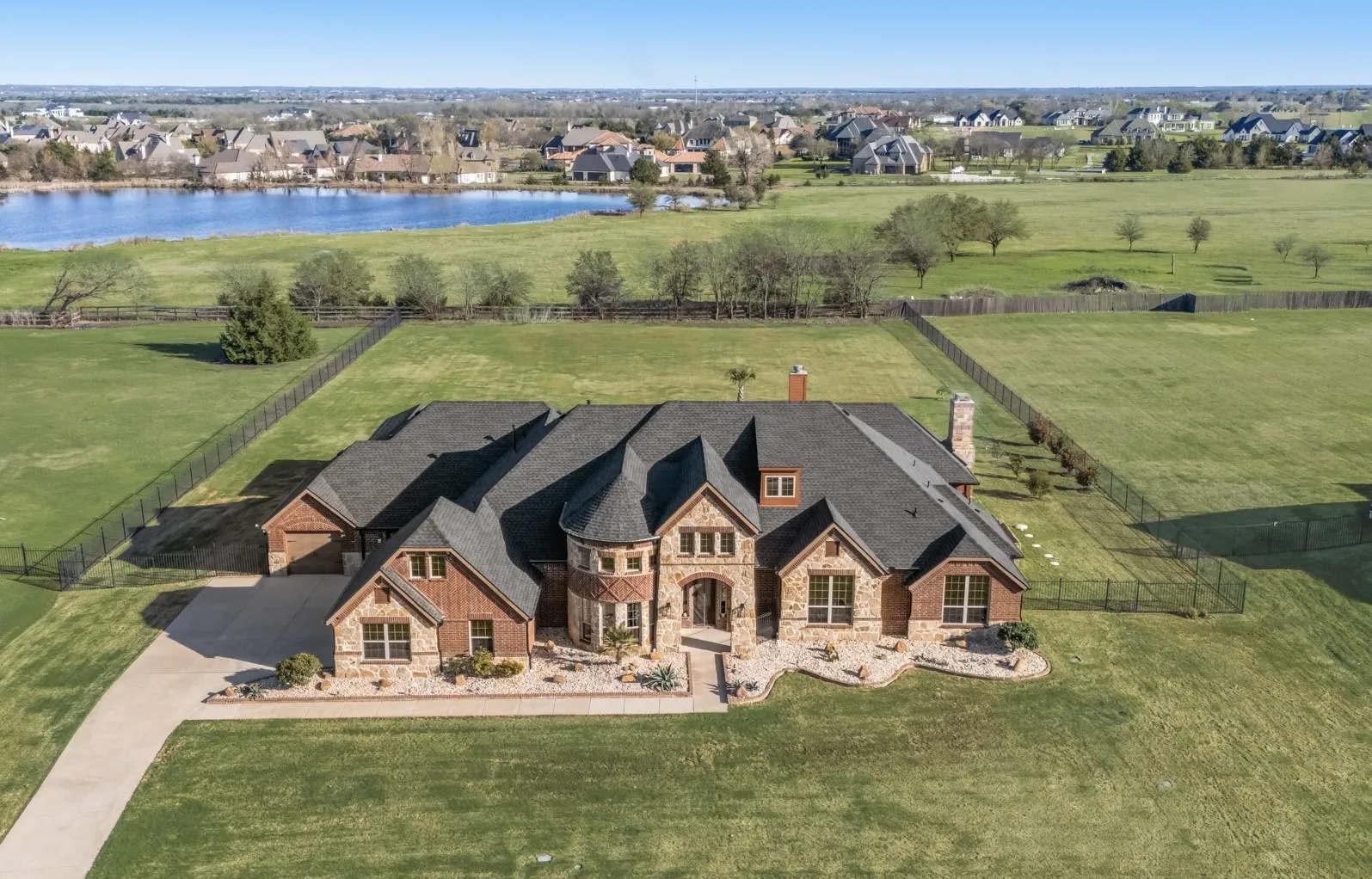 Single Family Residence For Sale in Rockwall County , 721 Kensington Drive, Mclendon Chisholm, Texas 75032, 4 Bedroom, 4 Bathroom, 3 Garage spaces, 3,947 Sqft, built in 2014, mls#21210412, Real Estate Agent in Mclendon Chisholm, Homes For Sale in Rockwall county, Homes For Sale in Mclendon Chisholm, Realtor in Mclendon Chisholm Texas, Real Estate Brokerage Independent Realty Texas, Luminita Cordes Realtor