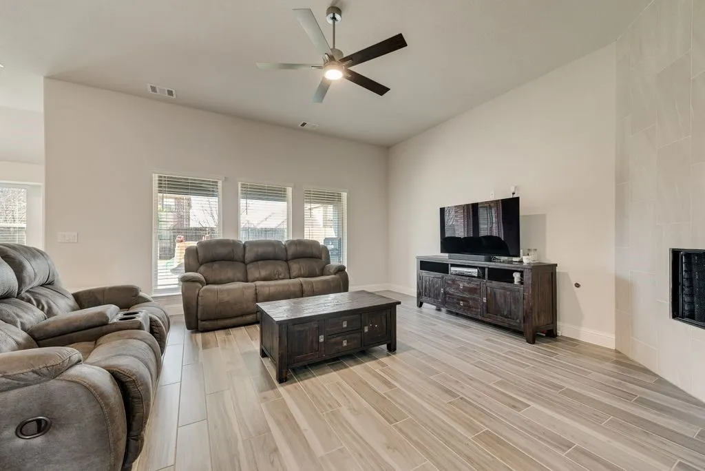 Single Family Residence For Sale in Ellis County , 3034 Kenna Court, Midlothian, Texas 76065, 4 Bedroom, 3 Bathroom, 2 Garage spaces, 2,249 Sqft, built in 2023, mls#21189172, Real Estate Agent in Midlothian, Homes For Sale in Ellis county, Homes For Sale in Midlothian, Realtor in Midlothian Texas, Real Estate Brokerage Independent Realty Texas, Luminita Cordes Realtor