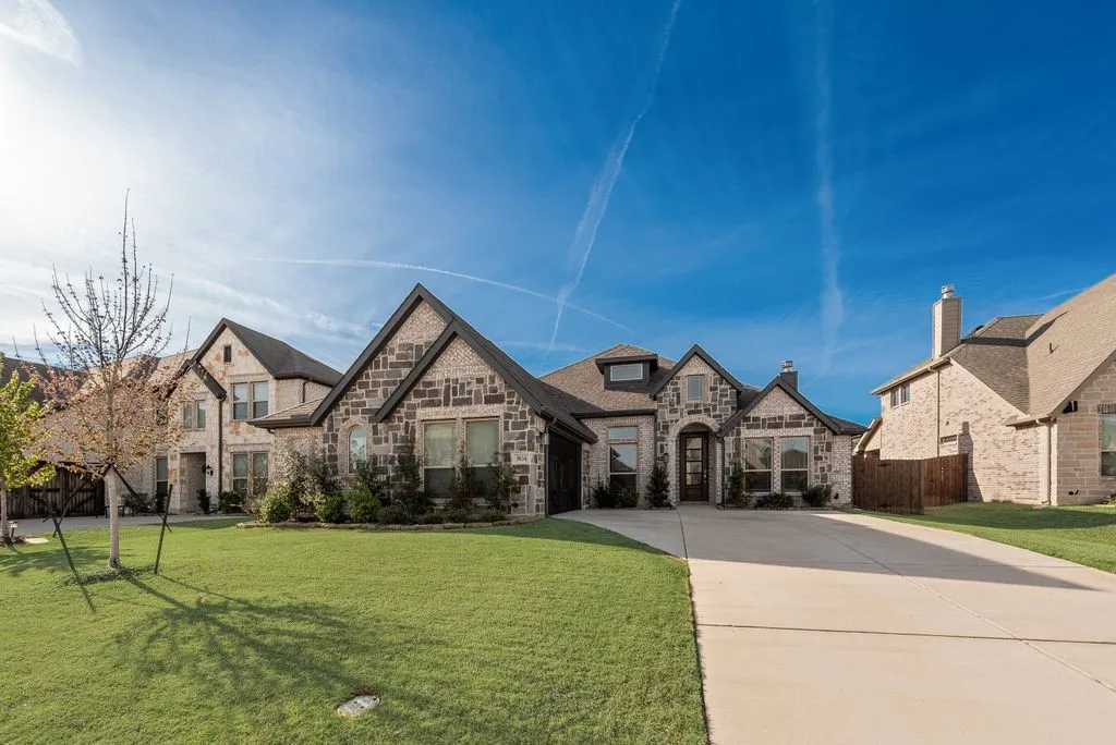 Single Family Residence For Sale in Ellis County , 3034 Kenna Court, Midlothian, Texas 76065, 4 Bedroom, 3 Bathroom, 2 Garage spaces, 2,249 Sqft, built in 2023, mls#21189172, Real Estate Agent in Midlothian, Homes For Sale in Ellis county, Homes For Sale in Midlothian, Realtor in Midlothian Texas, Real Estate Brokerage Independent Realty Texas, Luminita Cordes Realtor