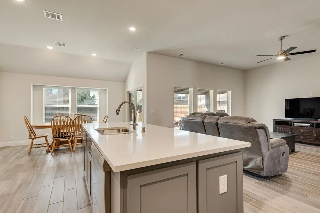 Single Family Residence For Sale in Ellis County , 3034 Kenna Court, Midlothian, Texas 76065, 4 Bedroom, 3 Bathroom, 2 Garage spaces, 2,249 Sqft, built in 2023, mls#21189172, Real Estate Agent in Midlothian, Homes For Sale in Ellis county, Homes For Sale in Midlothian, Realtor in Midlothian Texas, Real Estate Brokerage Independent Realty Texas, Luminita Cordes Realtor