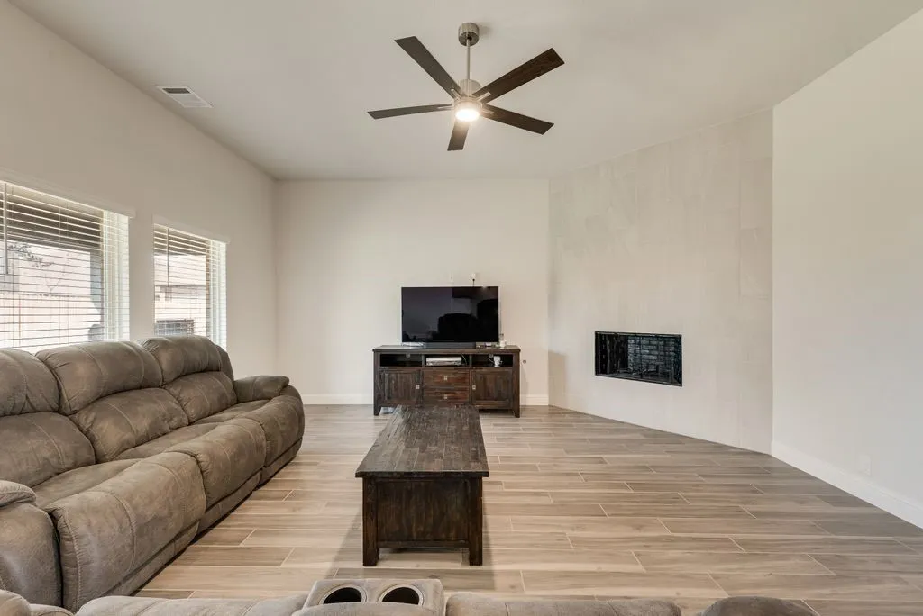 Single Family Residence For Sale in Ellis County , 3034 Kenna Court, Midlothian, Texas 76065, 4 Bedroom, 3 Bathroom, 2 Garage spaces, 2,249 Sqft, built in 2023, mls#21189172, Real Estate Agent in Midlothian, Homes For Sale in Ellis county, Homes For Sale in Midlothian, Realtor in Midlothian Texas, Real Estate Brokerage Independent Realty Texas, Luminita Cordes Realtor