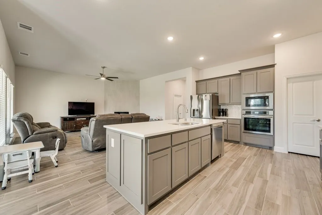 Single Family Residence For Sale in Ellis County , 3034 Kenna Court, Midlothian, Texas 76065, 4 Bedroom, 3 Bathroom, 2 Garage spaces, 2,249 Sqft, built in 2023, mls#21189172, Real Estate Agent in Midlothian, Homes For Sale in Ellis county, Homes For Sale in Midlothian, Realtor in Midlothian Texas, Real Estate Brokerage Independent Realty Texas, Luminita Cordes Realtor