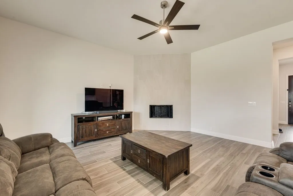 Single Family Residence For Sale in Ellis County , 3034 Kenna Court, Midlothian, Texas 76065, 4 Bedroom, 3 Bathroom, 2 Garage spaces, 2,249 Sqft, built in 2023, mls#21189172, Real Estate Agent in Midlothian, Homes For Sale in Ellis county, Homes For Sale in Midlothian, Realtor in Midlothian Texas, Real Estate Brokerage Independent Realty Texas, Luminita Cordes Realtor