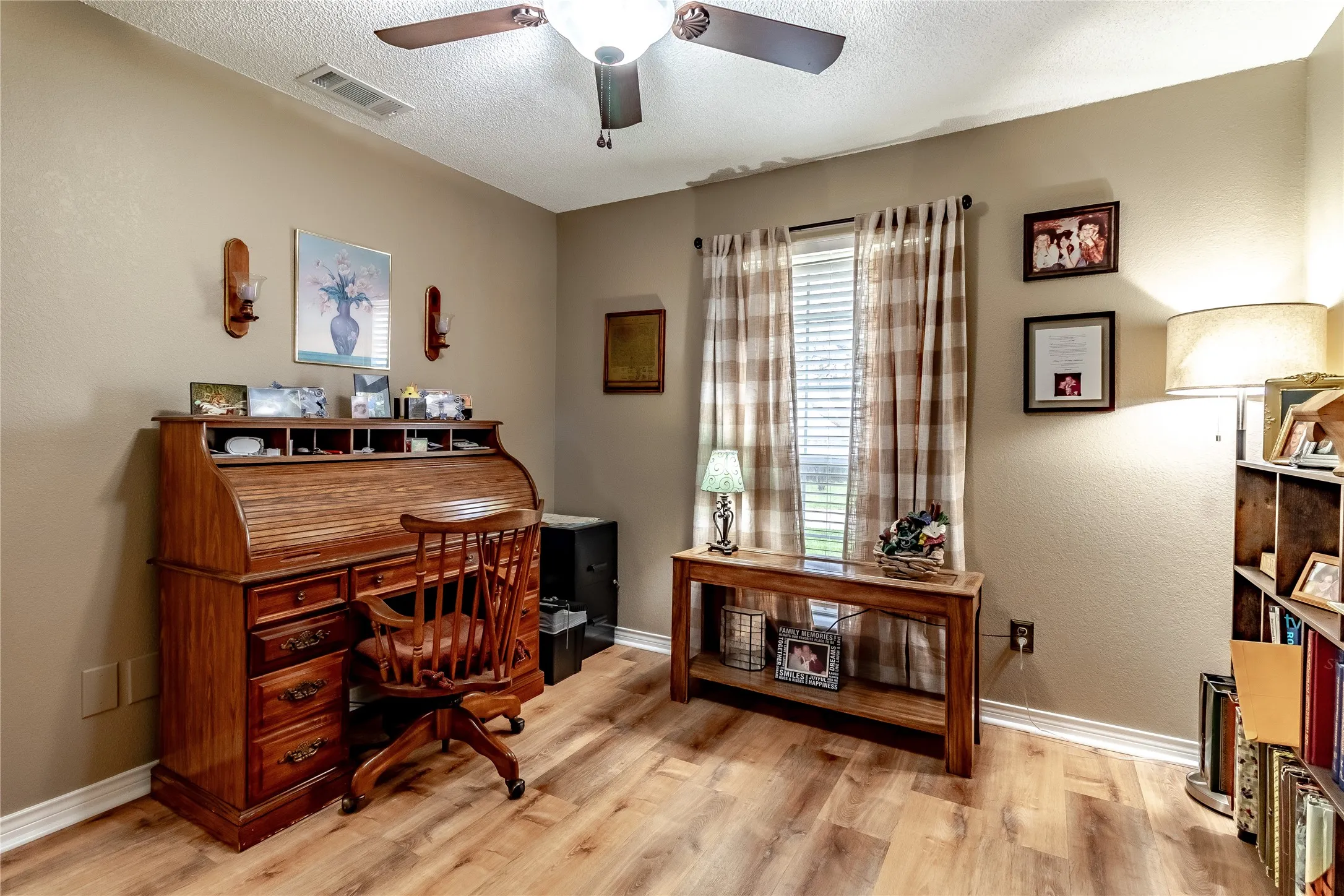 Single Family Residence For Sale in Rockwall County , 163 Dower Dr, Rockwall, Texas 75160, 3 Bedroom, 2 Bathroom, 2 Garage spaces, 1,457 Sqft, built in 1988, Preowned, mls#21210694, Real Estate Agent in Rockwall, Homes For Sale in Rockwall county, Homes For Sale in Rockwall, Realtor in Rockwall Texas, Real Estate Brokerage Independent Realty Texas, Luminita Cordes Realtor