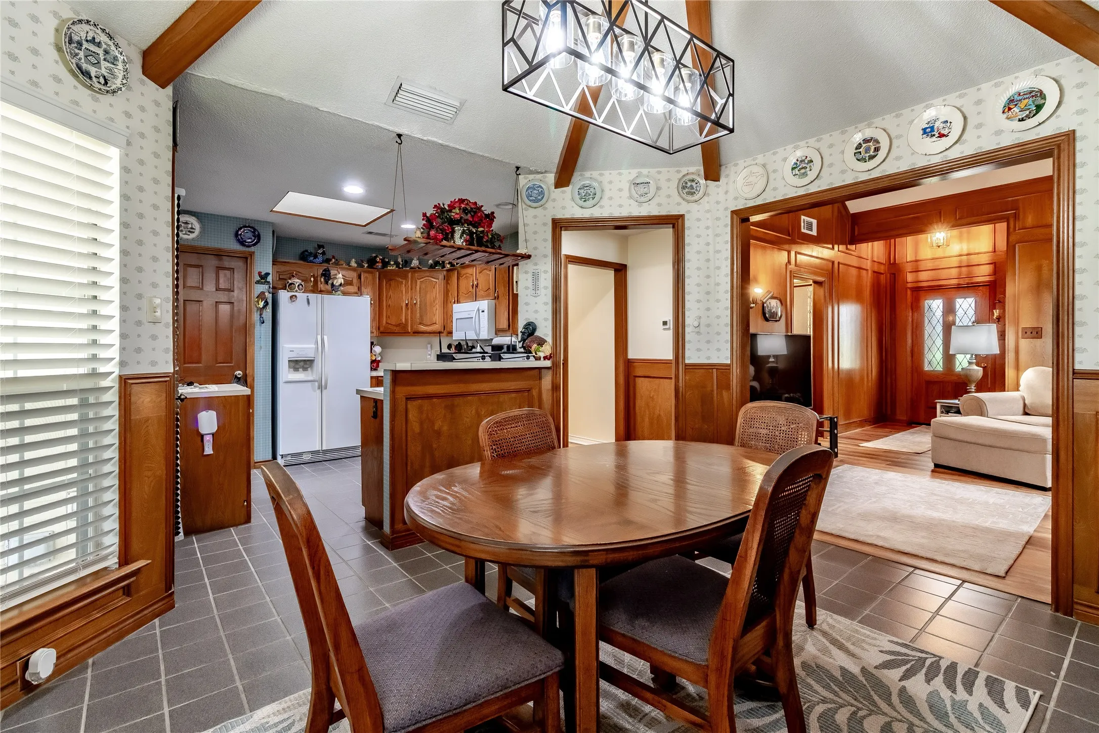 Single Family Residence For Sale in Rockwall County , 163 Dower Dr, Rockwall, Texas 75160, 3 Bedroom, 2 Bathroom, 2 Garage spaces, 1,457 Sqft, built in 1988, Preowned, mls#21210694, Real Estate Agent in Rockwall, Homes For Sale in Rockwall county, Homes For Sale in Rockwall, Realtor in Rockwall Texas, Real Estate Brokerage Independent Realty Texas, Luminita Cordes Realtor
