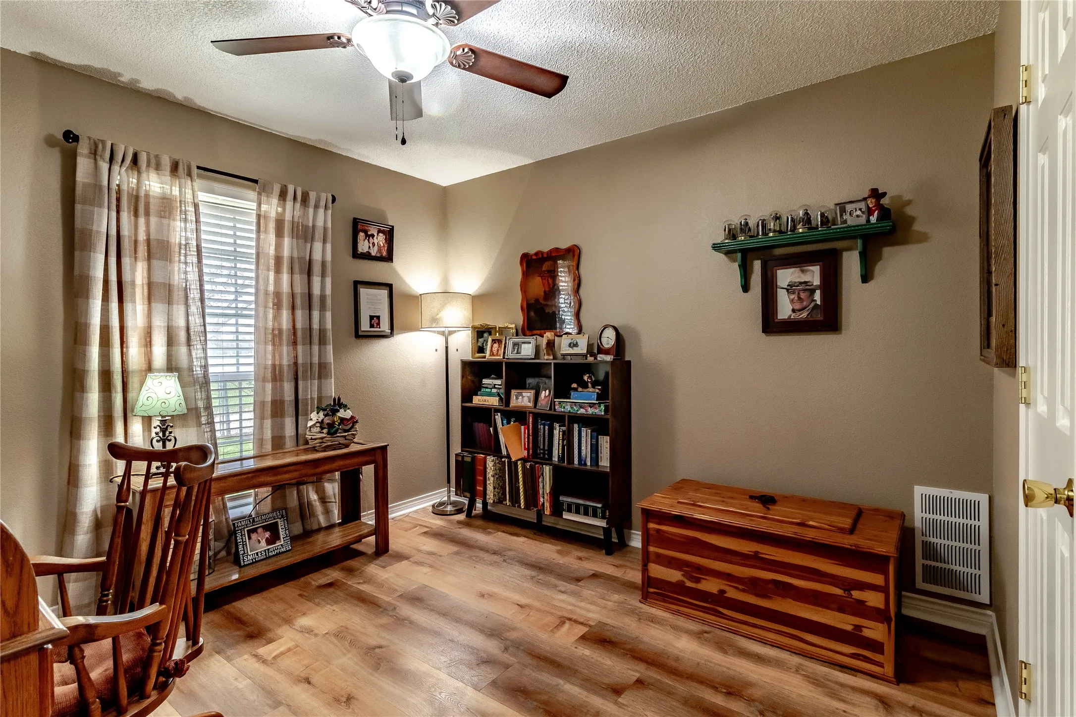 Single Family Residence For Sale in Rockwall County , 163 Dower Dr, Rockwall, Texas 75160, 3 Bedroom, 2 Bathroom, 2 Garage spaces, 1,457 Sqft, built in 1988, Preowned, mls#21210694, Real Estate Agent in Rockwall, Homes For Sale in Rockwall county, Homes For Sale in Rockwall, Realtor in Rockwall Texas, Real Estate Brokerage Independent Realty Texas, Luminita Cordes Realtor
