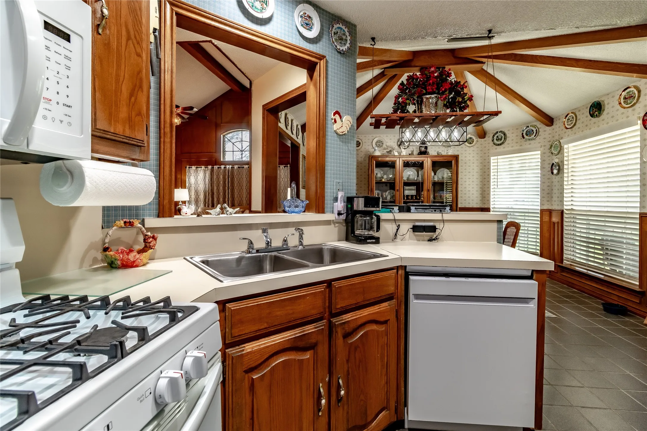 Single Family Residence For Sale in Rockwall County , 163 Dower Dr, Rockwall, Texas 75160, 3 Bedroom, 2 Bathroom, 2 Garage spaces, 1,457 Sqft, built in 1988, Preowned, mls#21210694, Real Estate Agent in Rockwall, Homes For Sale in Rockwall county, Homes For Sale in Rockwall, Realtor in Rockwall Texas, Real Estate Brokerage Independent Realty Texas, Luminita Cordes Realtor