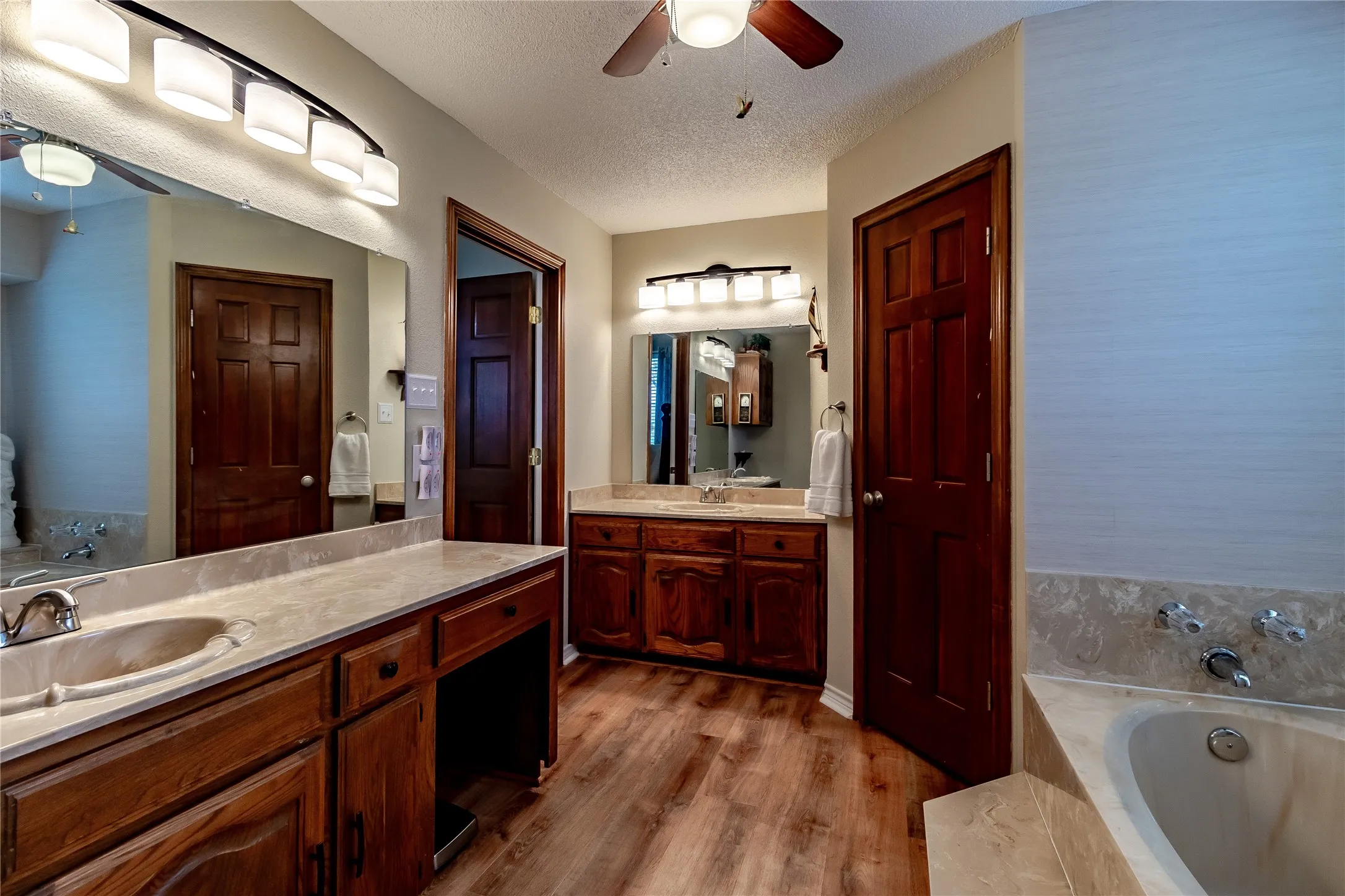Single Family Residence For Sale in Rockwall County , 163 Dower Dr, Rockwall, Texas 75160, 3 Bedroom, 2 Bathroom, 2 Garage spaces, 1,457 Sqft, built in 1988, Preowned, mls#21210694, Real Estate Agent in Rockwall, Homes For Sale in Rockwall county, Homes For Sale in Rockwall, Realtor in Rockwall Texas, Real Estate Brokerage Independent Realty Texas, Luminita Cordes Realtor