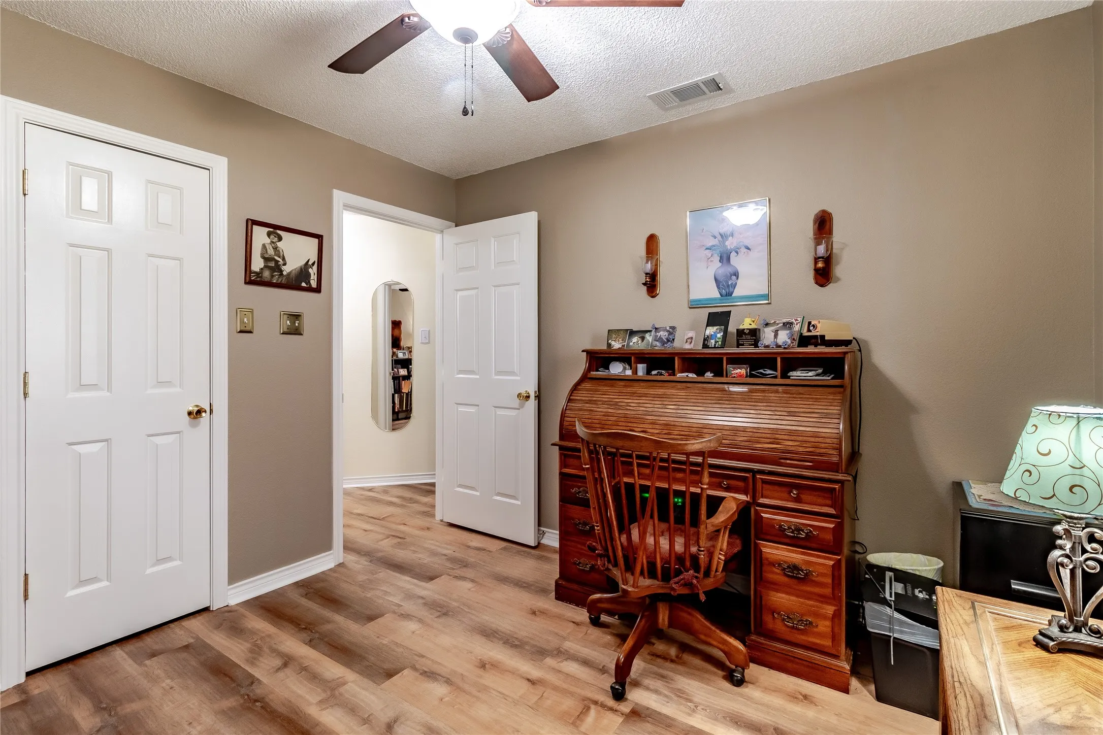 Single Family Residence For Sale in Rockwall County , 163 Dower Dr, Rockwall, Texas 75160, 3 Bedroom, 2 Bathroom, 2 Garage spaces, 1,457 Sqft, built in 1988, Preowned, mls#21210694, Real Estate Agent in Rockwall, Homes For Sale in Rockwall county, Homes For Sale in Rockwall, Realtor in Rockwall Texas, Real Estate Brokerage Independent Realty Texas, Luminita Cordes Realtor