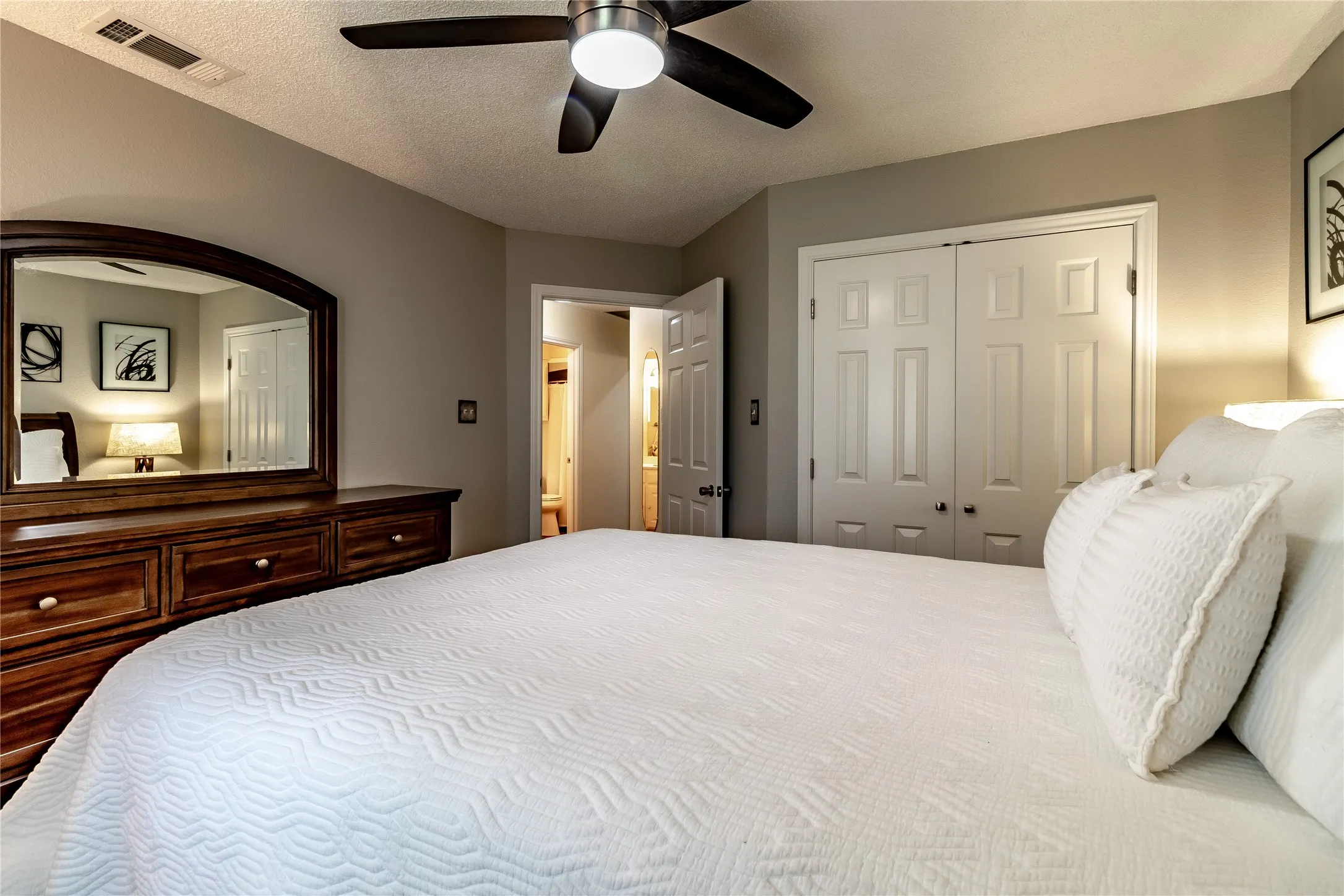 Single Family Residence For Sale in Rockwall County , 163 Dower Dr, Rockwall, Texas 75160, 3 Bedroom, 2 Bathroom, 2 Garage spaces, 1,457 Sqft, built in 1988, Preowned, mls#21210694, Real Estate Agent in Rockwall, Homes For Sale in Rockwall county, Homes For Sale in Rockwall, Realtor in Rockwall Texas, Real Estate Brokerage Independent Realty Texas, Luminita Cordes Realtor