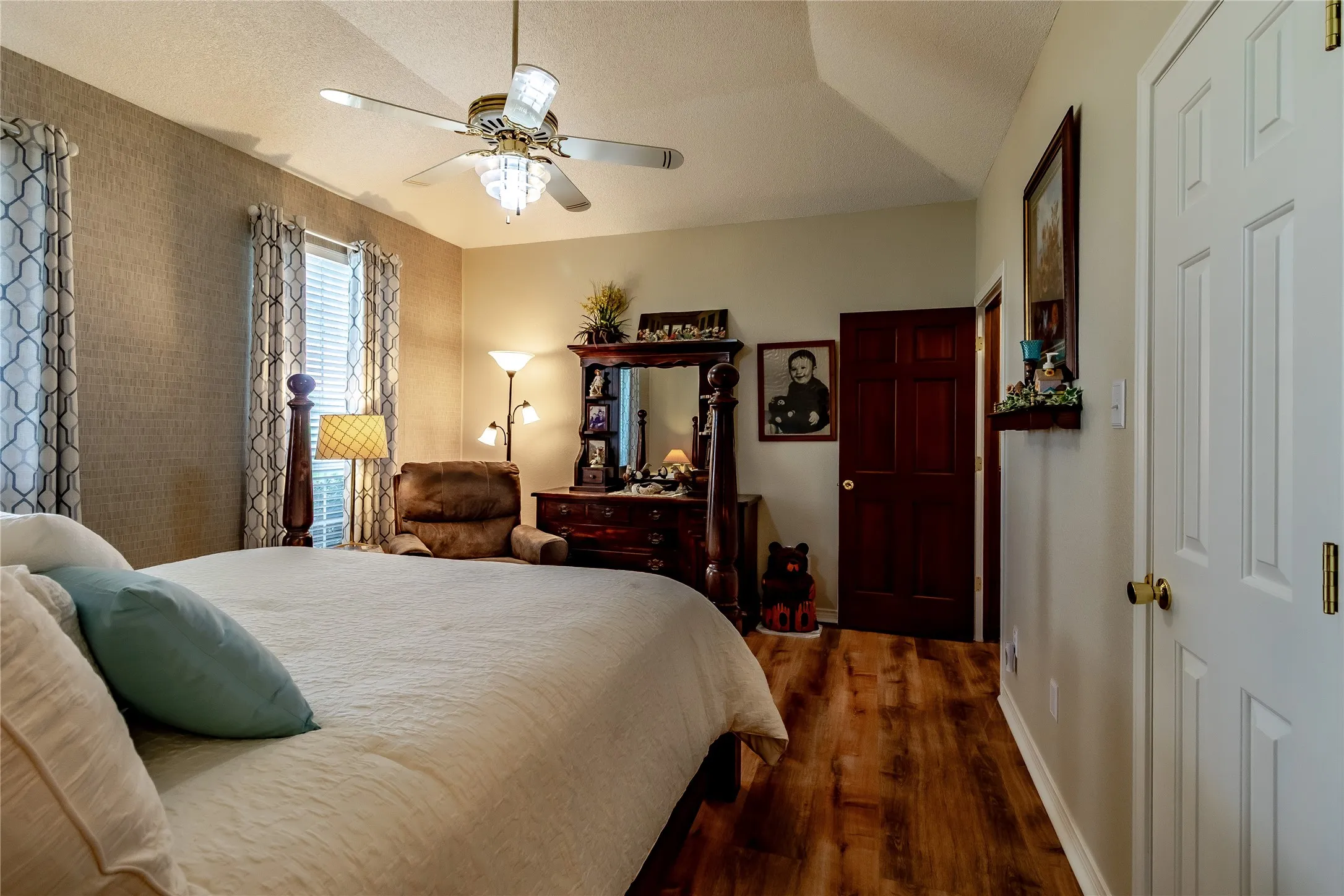 Single Family Residence For Sale in Rockwall County , 163 Dower Dr, Rockwall, Texas 75160, 3 Bedroom, 2 Bathroom, 2 Garage spaces, 1,457 Sqft, built in 1988, Preowned, mls#21210694, Real Estate Agent in Rockwall, Homes For Sale in Rockwall county, Homes For Sale in Rockwall, Realtor in Rockwall Texas, Real Estate Brokerage Independent Realty Texas, Luminita Cordes Realtor