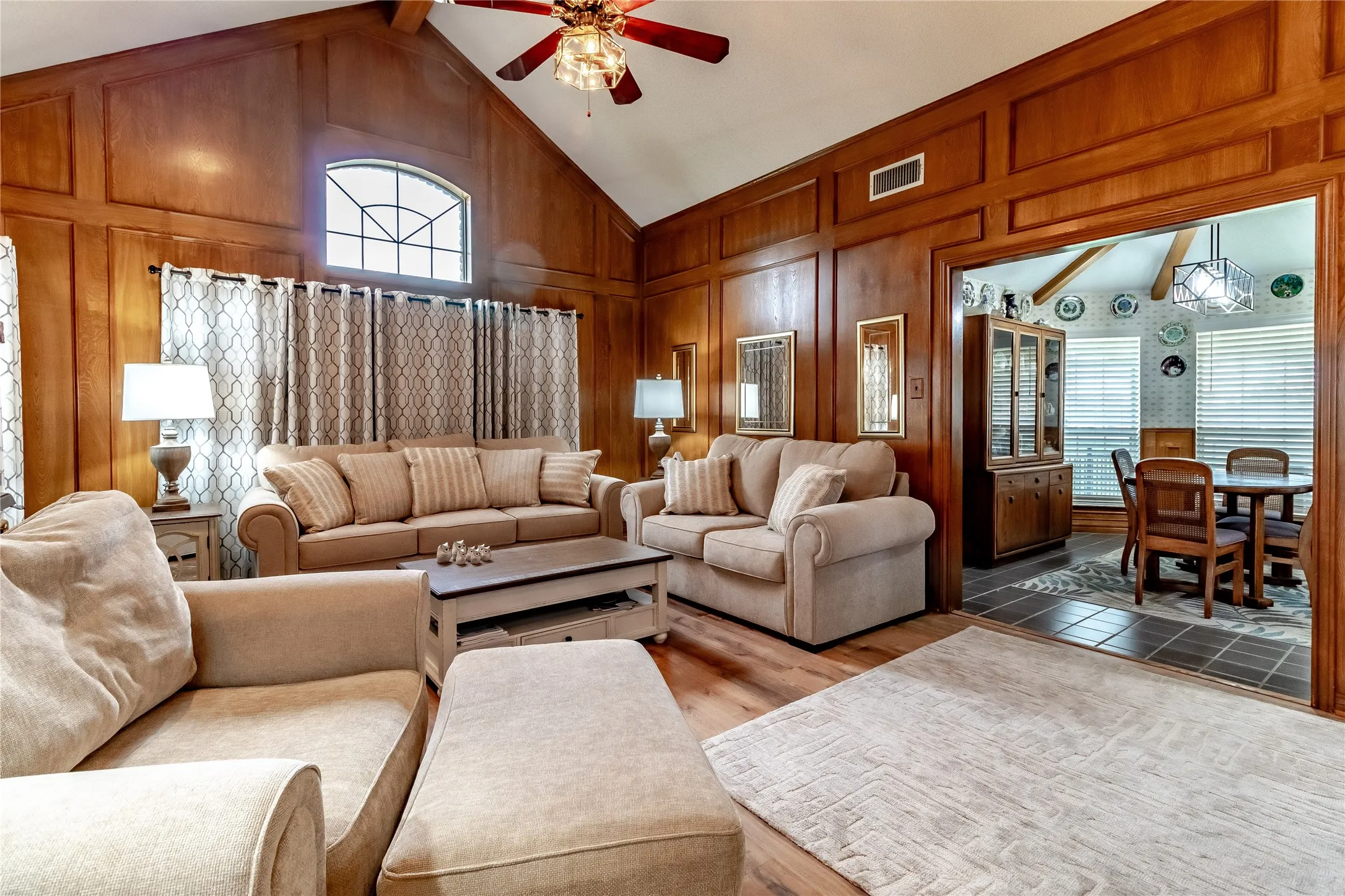 Single Family Residence For Sale in Rockwall County , 163 Dower Dr, Rockwall, Texas 75160, 3 Bedroom, 2 Bathroom, 2 Garage spaces, 1,457 Sqft, built in 1988, Preowned, mls#21210694, Real Estate Agent in Rockwall, Homes For Sale in Rockwall county, Homes For Sale in Rockwall, Realtor in Rockwall Texas, Real Estate Brokerage Independent Realty Texas, Luminita Cordes Realtor
