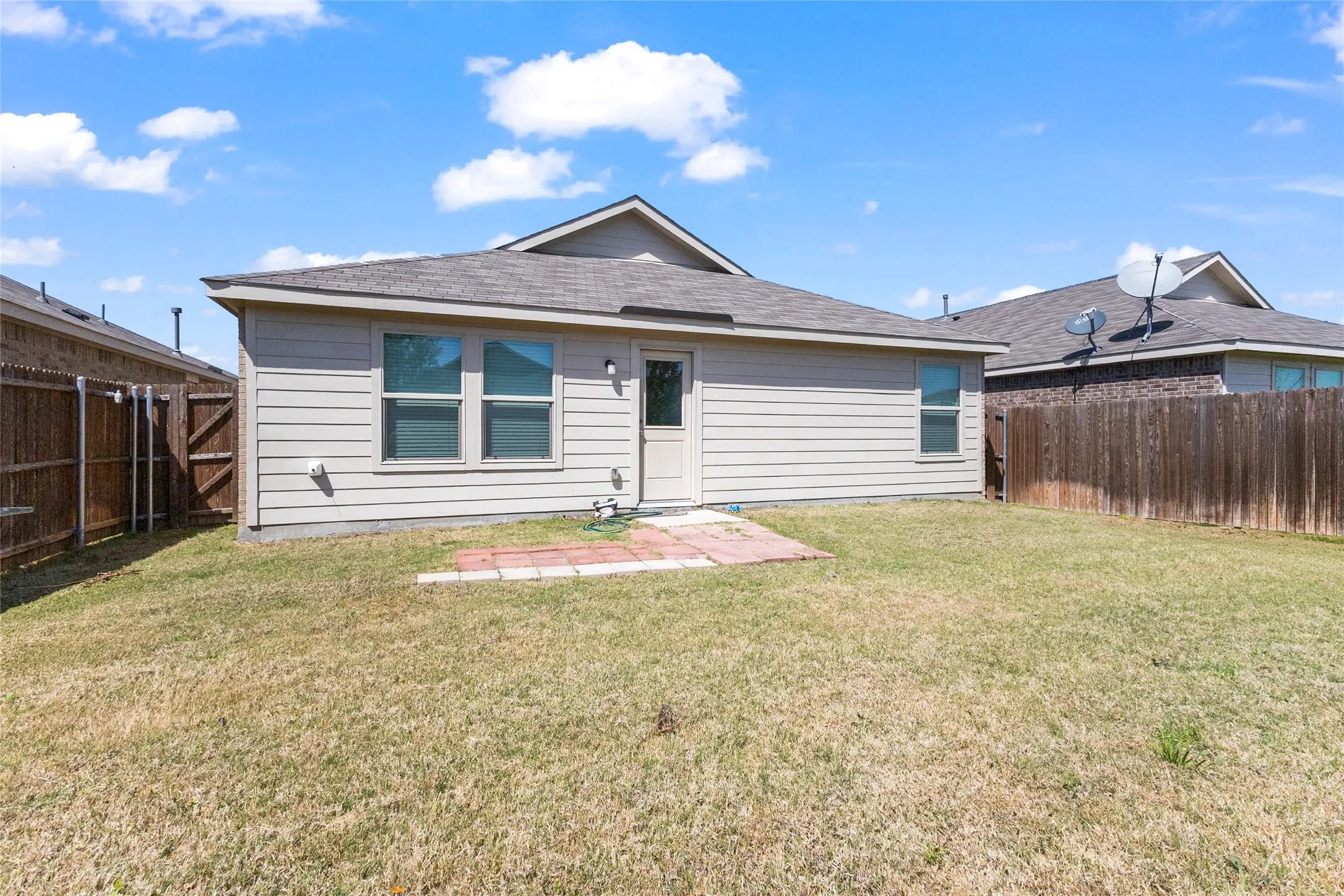 Single Family Residence For Sale in Ellis County , 1109 Odlozil Lane, Ennis, Texas 75119, 3 Bedroom, 2 Bathroom, 2 Garage spaces, 1,515 Sqft, built in 2021, Preowned, mls#21172737, Real Estate Agent in Ennis, Homes For Sale in Ellis county, Homes For Sale in Ennis, Realtor in Ennis Texas, Real Estate Brokerage Independent Realty Texas, Luminita Cordes Realtor