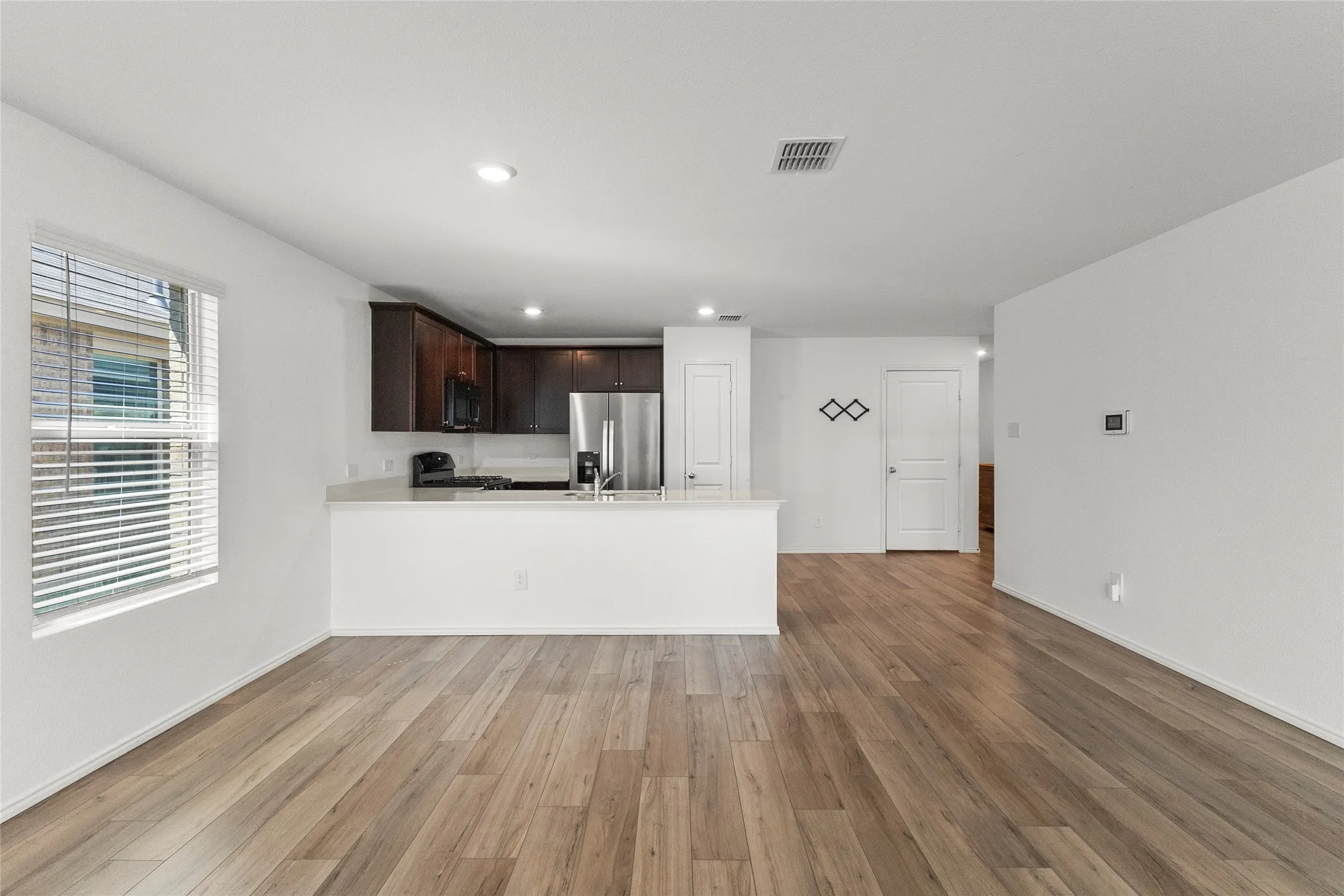 Single Family Residence For Sale in Ellis County , 1109 Odlozil Lane, Ennis, Texas 75119, 3 Bedroom, 2 Bathroom, 2 Garage spaces, 1,515 Sqft, built in 2021, Preowned, mls#21172737, Real Estate Agent in Ennis, Homes For Sale in Ellis county, Homes For Sale in Ennis, Realtor in Ennis Texas, Real Estate Brokerage Independent Realty Texas, Luminita Cordes Realtor