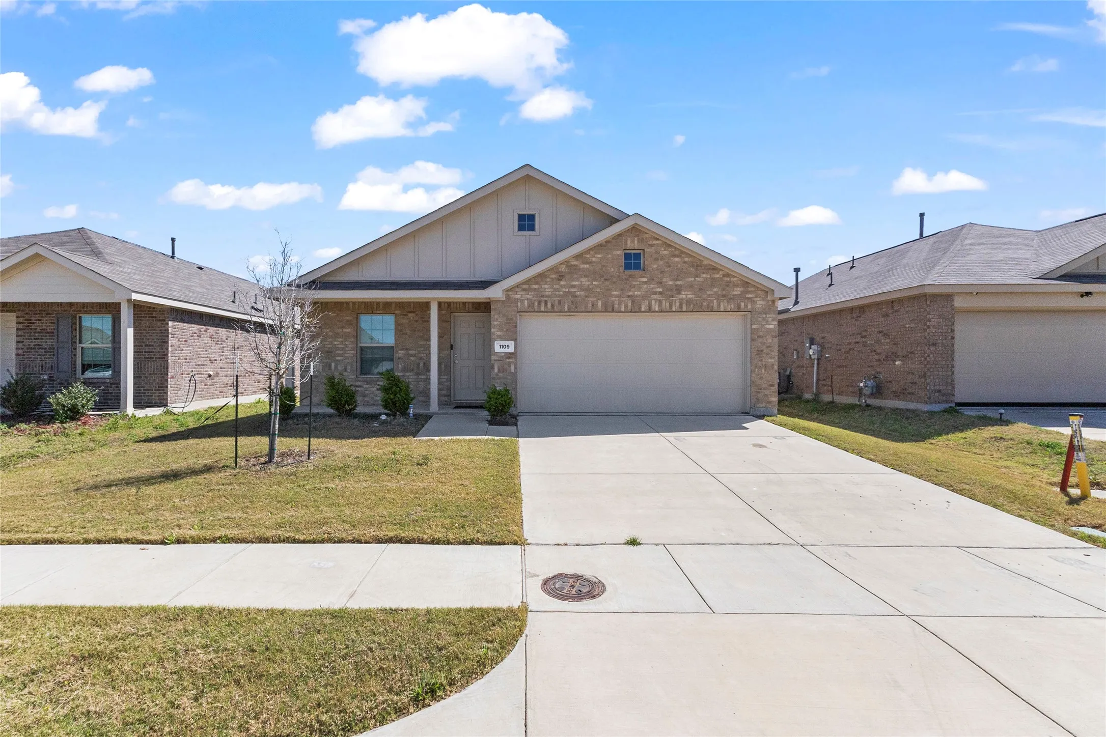 Single Family Residence For Sale in Ellis County , 1109 Odlozil Lane, Ennis, Texas 75119, 3 Bedroom, 2 Bathroom, 2 Garage spaces, 1,515 Sqft, built in 2021, Preowned, mls#21172737, Real Estate Agent in Ennis, Homes For Sale in Ellis county, Homes For Sale in Ennis, Realtor in Ennis Texas, Real Estate Brokerage Independent Realty Texas, Luminita Cordes Realtor