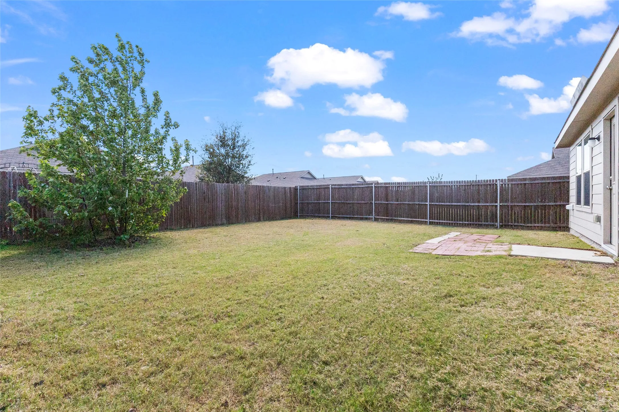 Single Family Residence For Sale in Ellis County , 1109 Odlozil Lane, Ennis, Texas 75119, 3 Bedroom, 2 Bathroom, 2 Garage spaces, 1,515 Sqft, built in 2021, Preowned, mls#21172737, Real Estate Agent in Ennis, Homes For Sale in Ellis county, Homes For Sale in Ennis, Realtor in Ennis Texas, Real Estate Brokerage Independent Realty Texas, Luminita Cordes Realtor