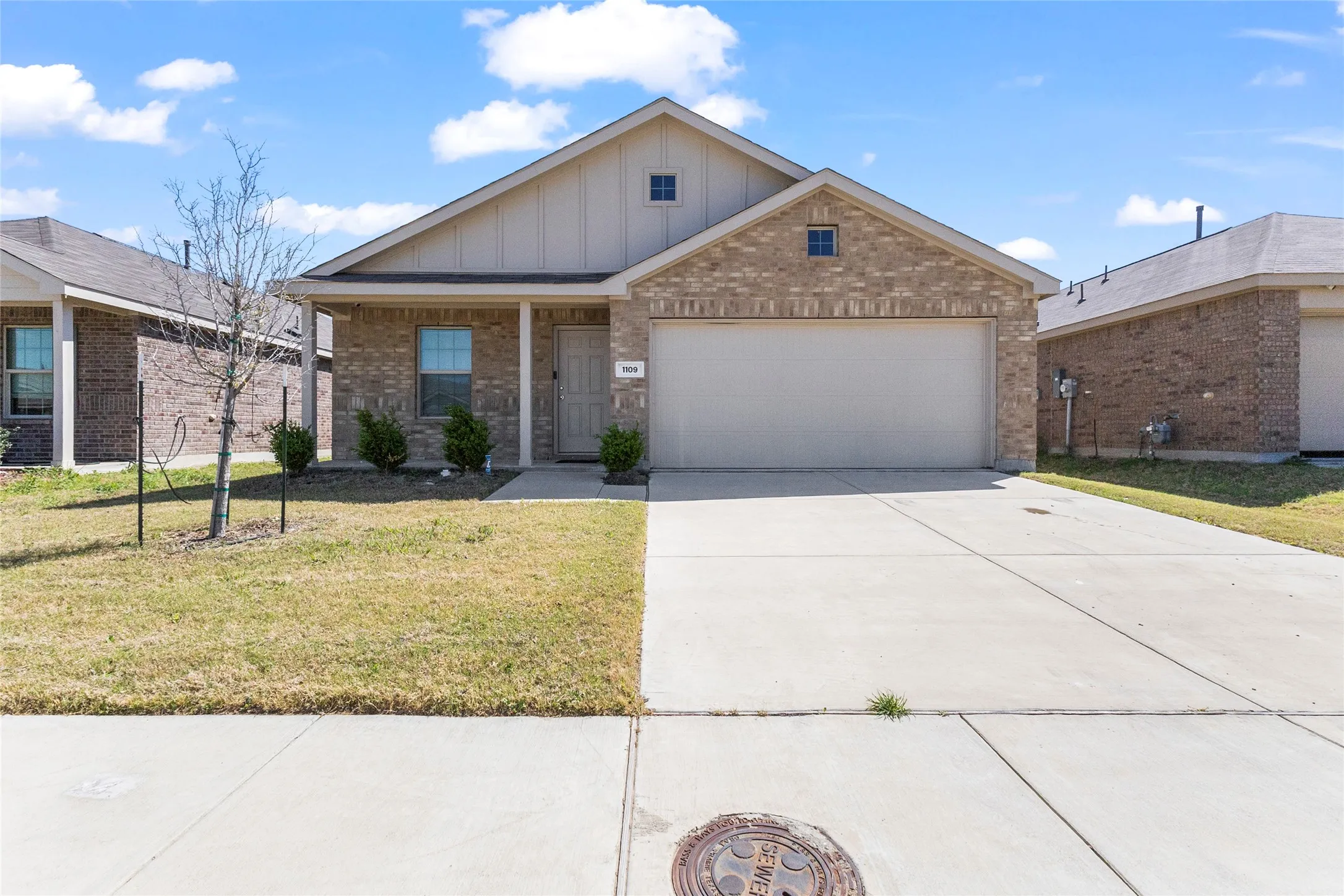 Single Family Residence For Sale in Ellis County , 1109 Odlozil Lane, Ennis, Texas 75119, 3 Bedroom, 2 Bathroom, 2 Garage spaces, 1,515 Sqft, built in 2021, Preowned, mls#21172737, Real Estate Agent in Ennis, Homes For Sale in Ellis county, Homes For Sale in Ennis, Realtor in Ennis Texas, Real Estate Brokerage Independent Realty Texas, Luminita Cordes Realtor