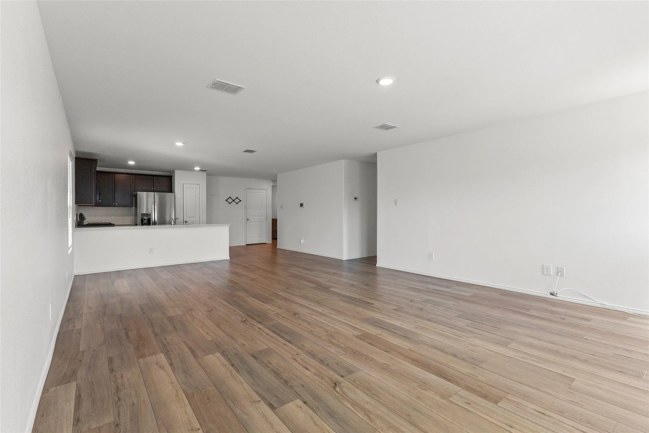 Single Family Residence For Sale in Ellis County , 1109 Odlozil Lane, Ennis, Texas 75119, 3 Bedroom, 2 Bathroom, 2 Garage spaces, 1,515 Sqft, built in 2021, Preowned, mls#21172737, Real Estate Agent in Ennis, Homes For Sale in Ellis county, Homes For Sale in Ennis, Realtor in Ennis Texas, Real Estate Brokerage Independent Realty Texas, Luminita Cordes Realtor