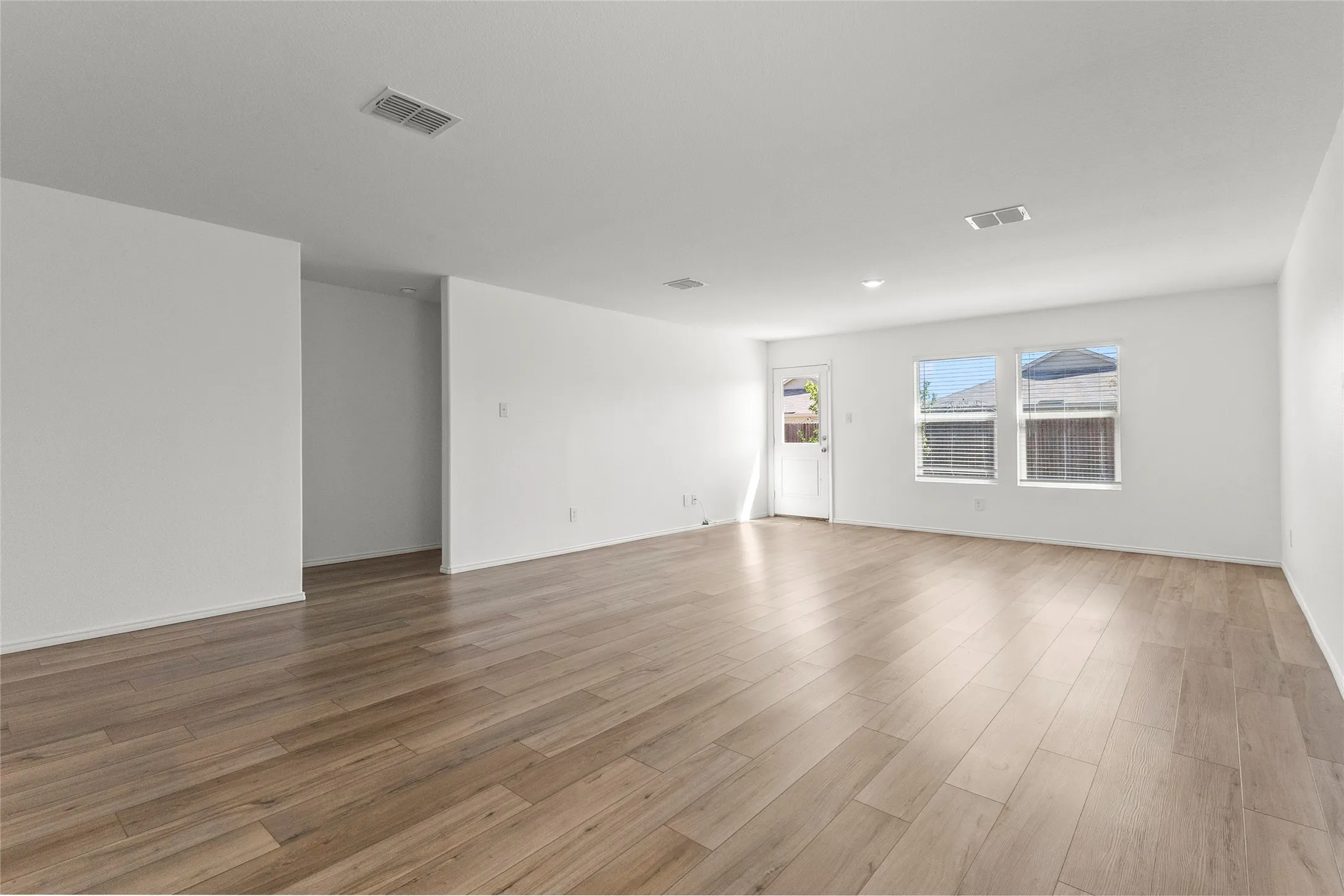 Single Family Residence For Sale in Ellis County , 1109 Odlozil Lane, Ennis, Texas 75119, 3 Bedroom, 2 Bathroom, 2 Garage spaces, 1,515 Sqft, built in 2021, Preowned, mls#21172737, Real Estate Agent in Ennis, Homes For Sale in Ellis county, Homes For Sale in Ennis, Realtor in Ennis Texas, Real Estate Brokerage Independent Realty Texas, Luminita Cordes Realtor