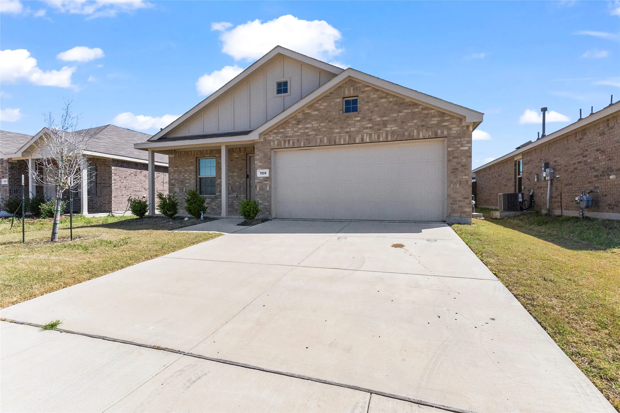 Single Family Residence For Sale in Ellis County , 1109 Odlozil Lane, Ennis, Texas 75119, 3 Bedroom, 2 Bathroom, 2 Garage spaces, 1,515 Sqft, built in 2021, Preowned, mls#21172737, Real Estate Agent in Ennis, Homes For Sale in Ellis county, Homes For Sale in Ennis, Realtor in Ennis Texas, Real Estate Brokerage Independent Realty Texas, Luminita Cordes Realtor