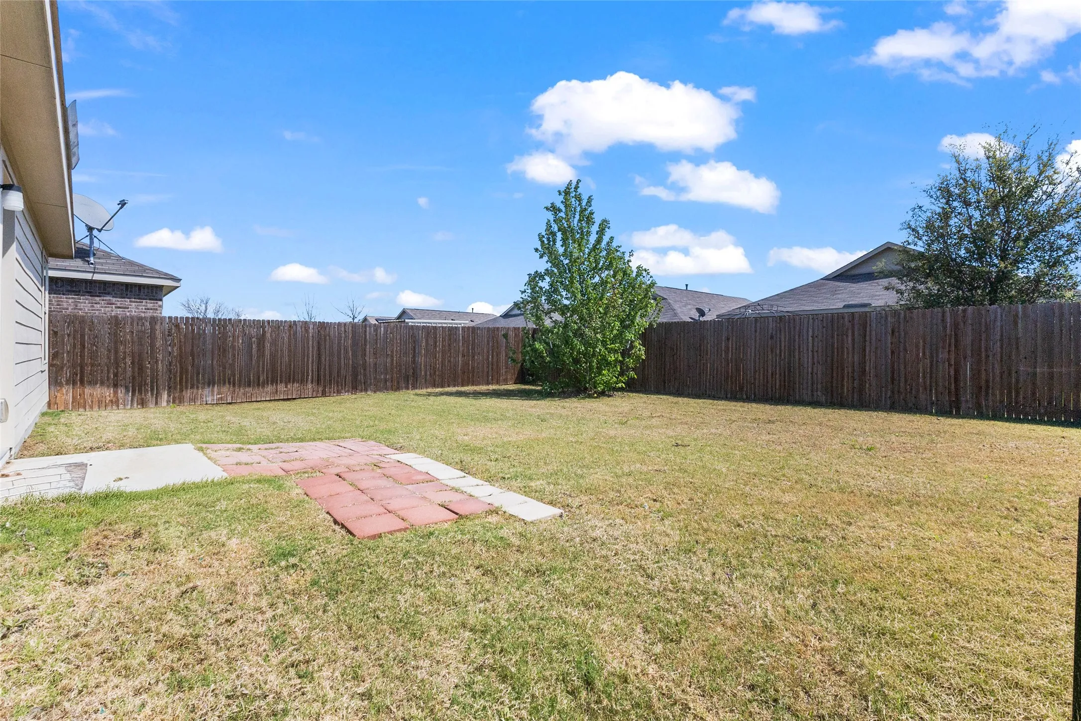 Single Family Residence For Sale in Ellis County , 1109 Odlozil Lane, Ennis, Texas 75119, 3 Bedroom, 2 Bathroom, 2 Garage spaces, 1,515 Sqft, built in 2021, Preowned, mls#21172737, Real Estate Agent in Ennis, Homes For Sale in Ellis county, Homes For Sale in Ennis, Realtor in Ennis Texas, Real Estate Brokerage Independent Realty Texas, Luminita Cordes Realtor
