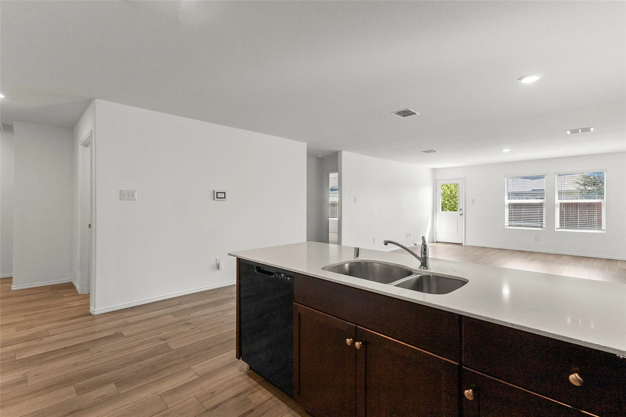 Single Family Residence For Sale in Ellis County , 1109 Odlozil Lane, Ennis, Texas 75119, 3 Bedroom, 2 Bathroom, 2 Garage spaces, 1,515 Sqft, built in 2021, Preowned, mls#21172737, Real Estate Agent in Ennis, Homes For Sale in Ellis county, Homes For Sale in Ennis, Realtor in Ennis Texas, Real Estate Brokerage Independent Realty Texas, Luminita Cordes Realtor