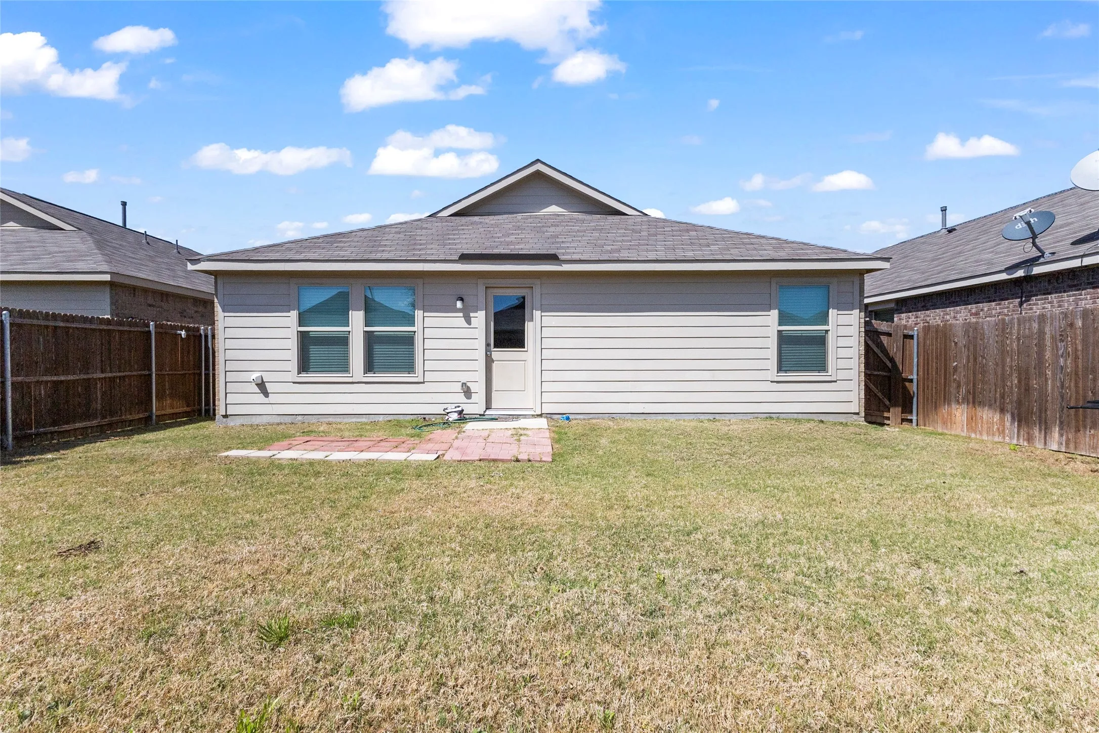 Single Family Residence For Sale in Ellis County , 1109 Odlozil Lane, Ennis, Texas 75119, 3 Bedroom, 2 Bathroom, 2 Garage spaces, 1,515 Sqft, built in 2021, Preowned, mls#21172737, Real Estate Agent in Ennis, Homes For Sale in Ellis county, Homes For Sale in Ennis, Realtor in Ennis Texas, Real Estate Brokerage Independent Realty Texas, Luminita Cordes Realtor