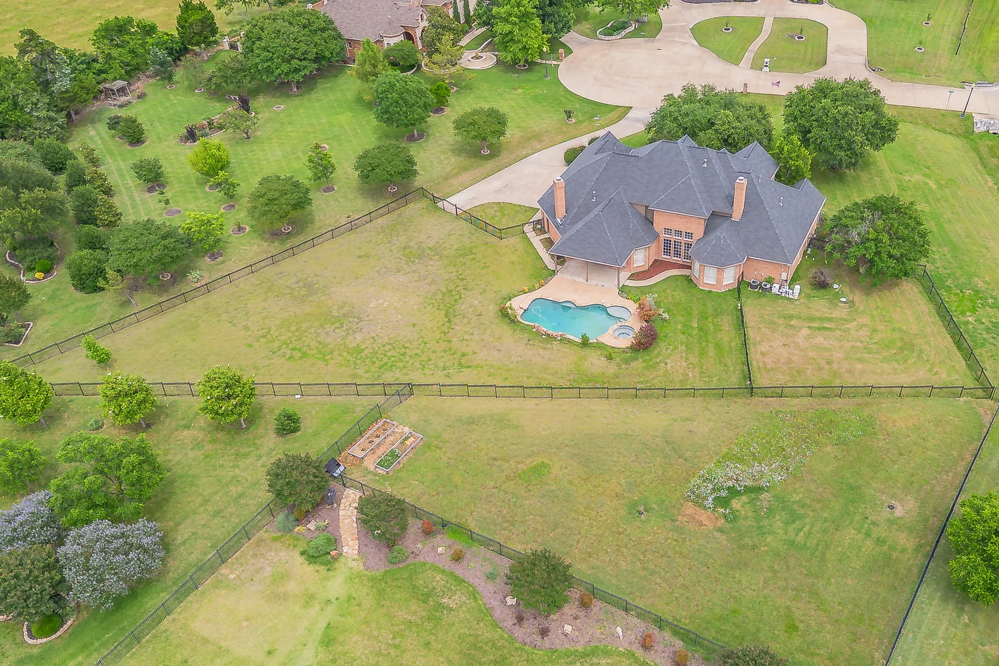 Single Family Residence For Sale in Kaufman County , 100 Bailee Court, Forney, Texas 75126, 4 Bedroom, 6 Bathroom, 3 Garage spaces, 4,078 Sqft, built in 2002, mls#21210369, Real Estate Agent in Forney, Homes For Sale in Kaufman county, Homes For Sale in Forney, Realtor in Forney Texas, Real Estate Brokerage Independent Realty Texas, Luminita Cordes Realtor