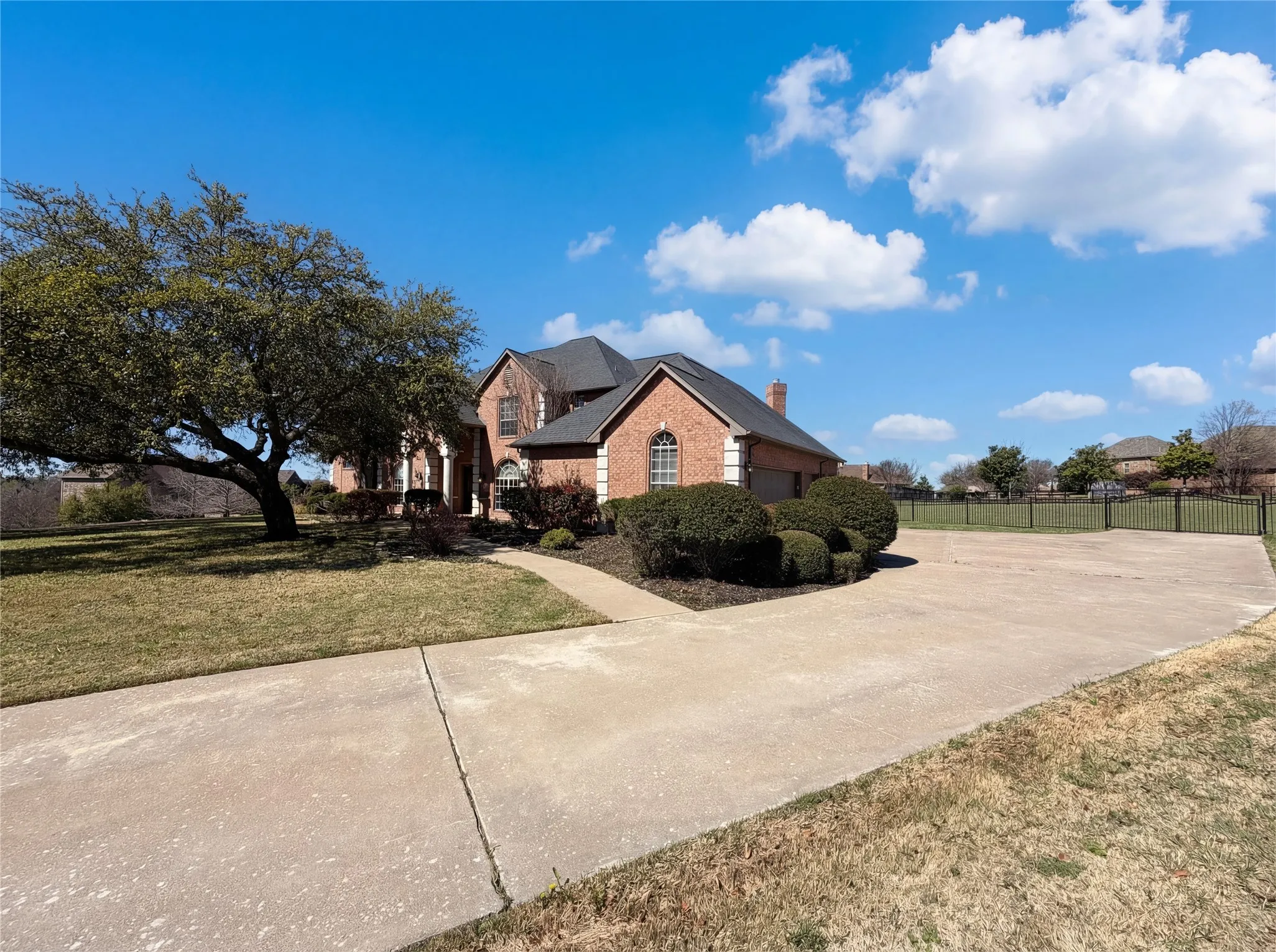 Single Family Residence For Sale in Kaufman County , 100 Bailee Court, Forney, Texas 75126, 4 Bedroom, 6 Bathroom, 3 Garage spaces, 4,078 Sqft, built in 2002, mls#21210369, Real Estate Agent in Forney, Homes For Sale in Kaufman county, Homes For Sale in Forney, Realtor in Forney Texas, Real Estate Brokerage Independent Realty Texas, Luminita Cordes Realtor